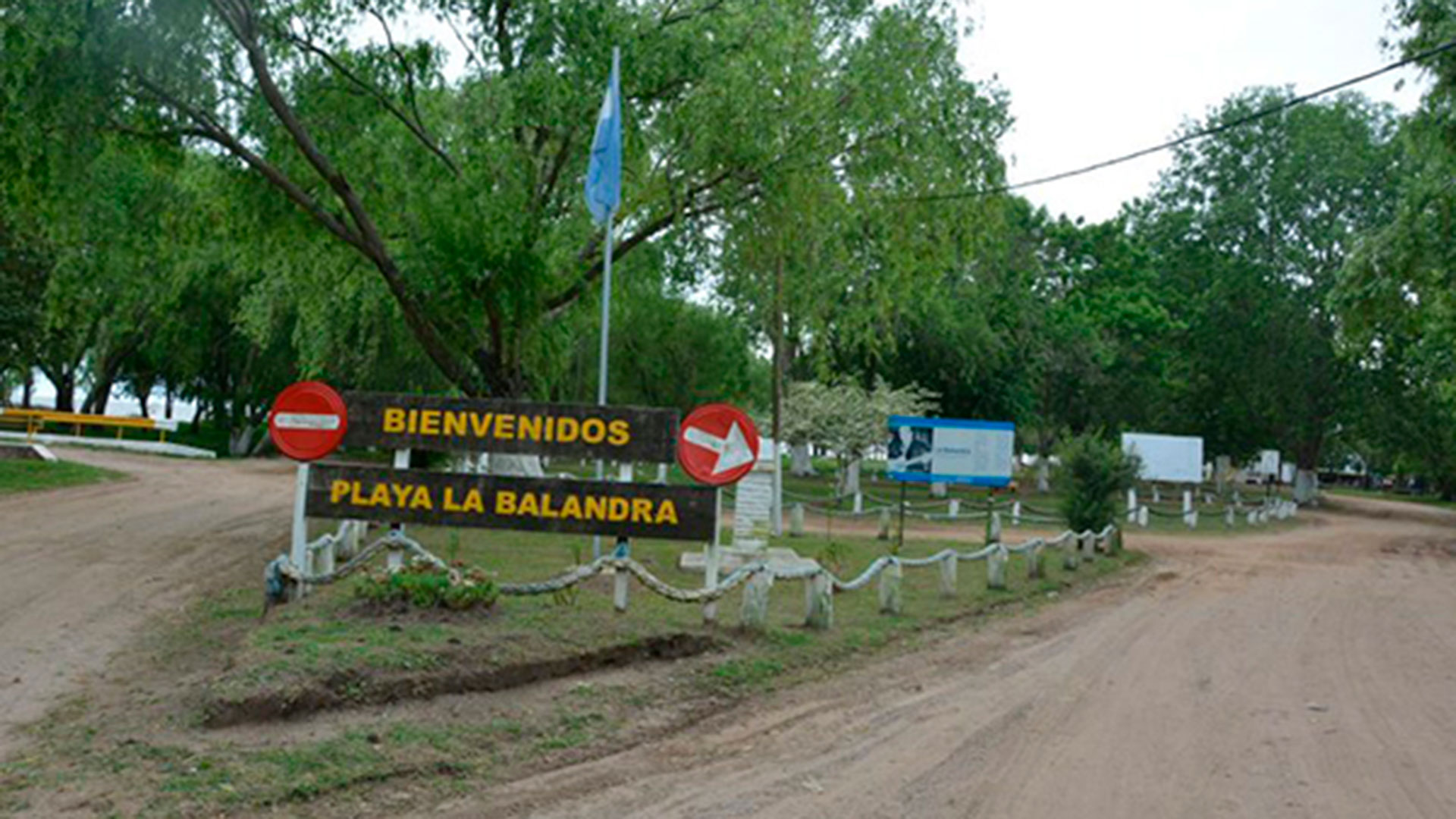 El acceso a la tradicional playa La Balandra, en el municipio de Berisso