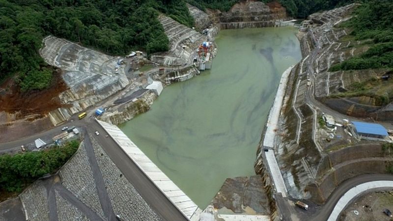 El oficialismo y el correismo desestimaron un informe sobre una represa china defectuosa que le costó a Ecuador más de USD 3.300 millones