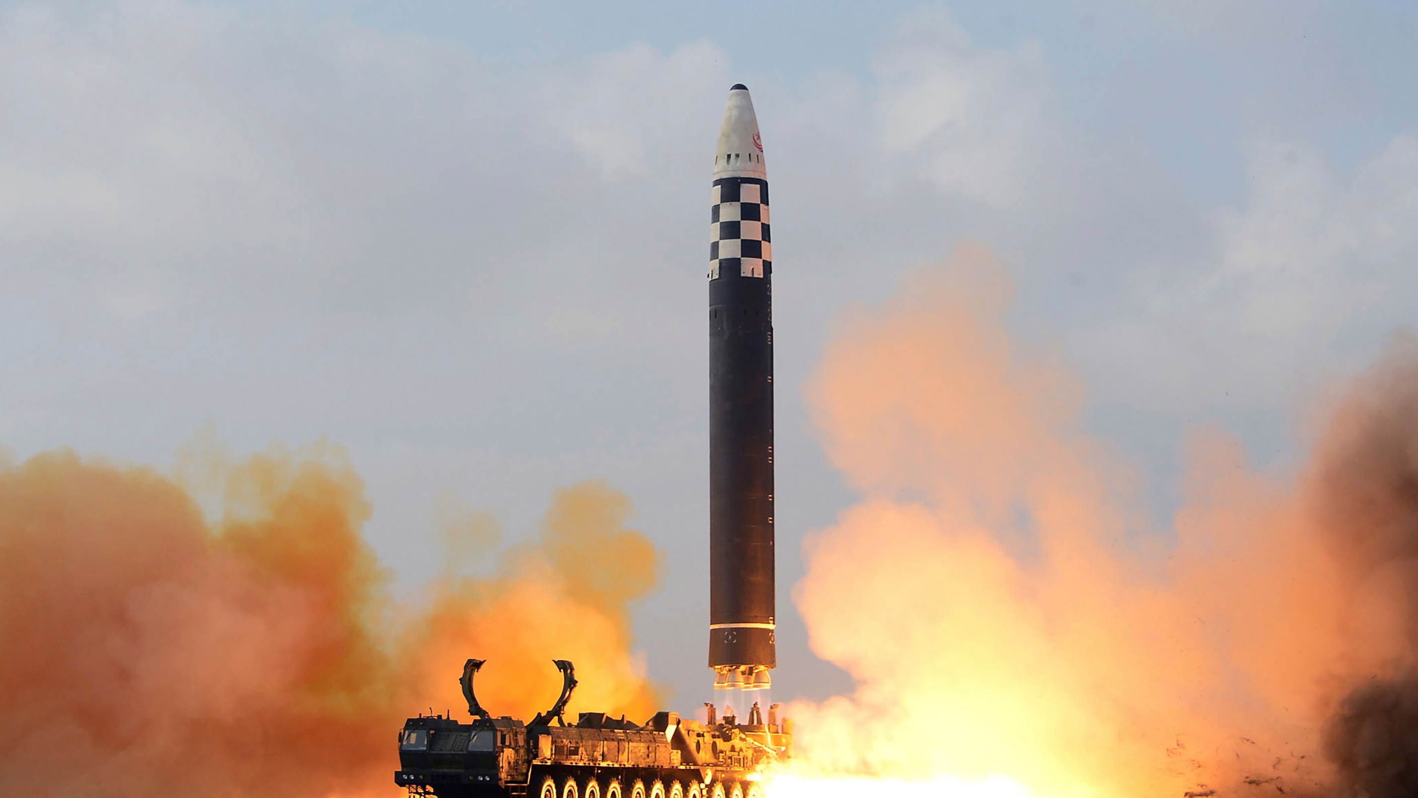 Corea del Norte lanzó un misil balístico no identificado al mar de Japón (AP)
