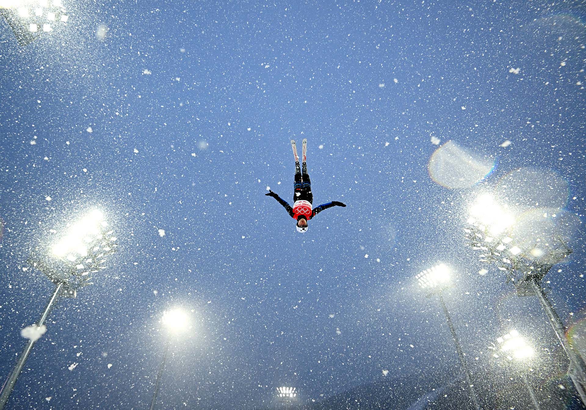 La bielorrusa Anastasiya Andryianava entrena durante los Juegos Olímpicos de Invierno en China.