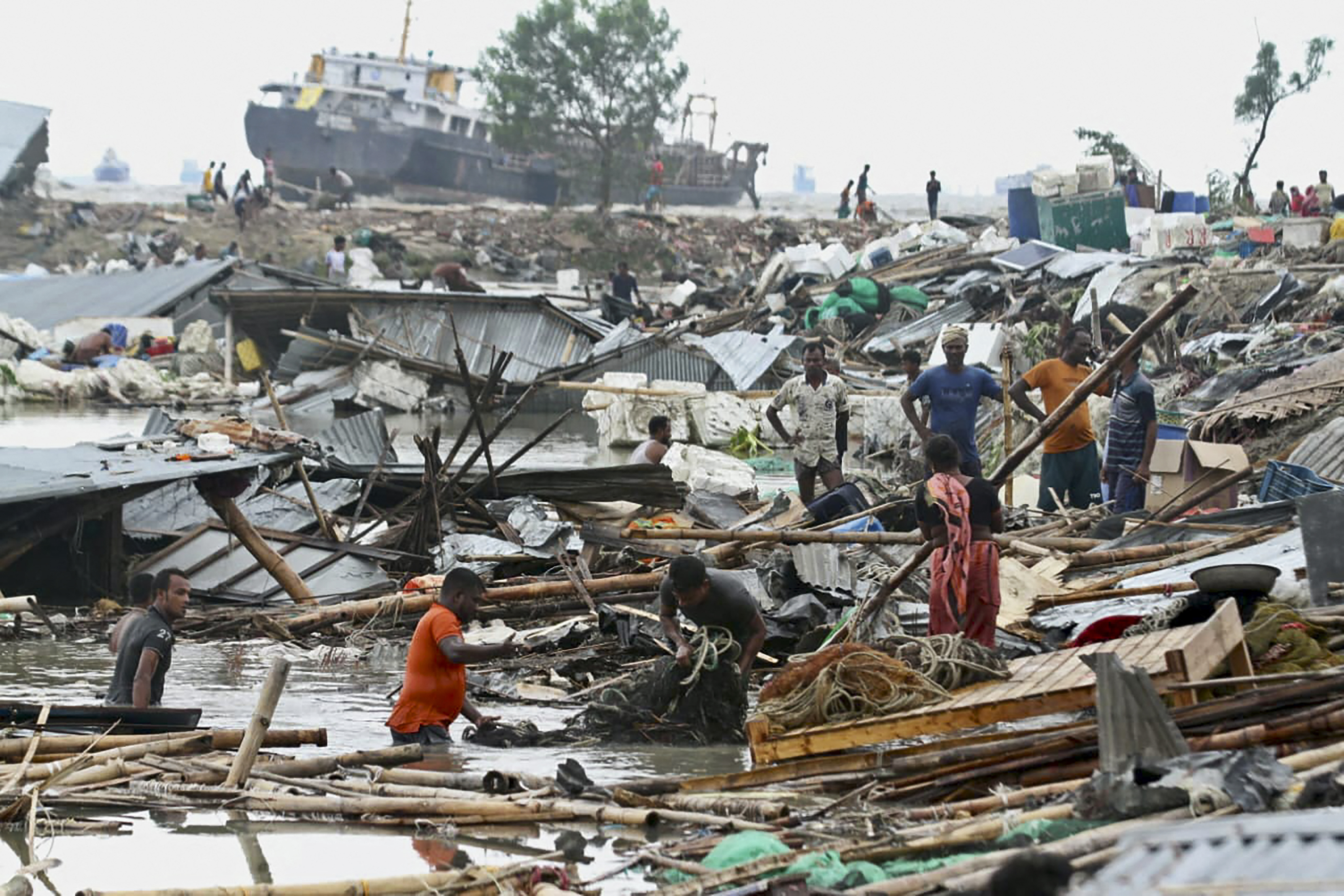Ya son 28 los muertos por el ciclón Sitrang que azotó Bangladesh