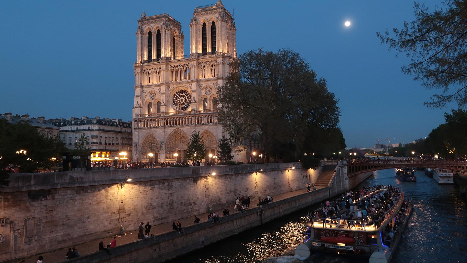 La Catedral de Notre Dame de noche (Getty Images)