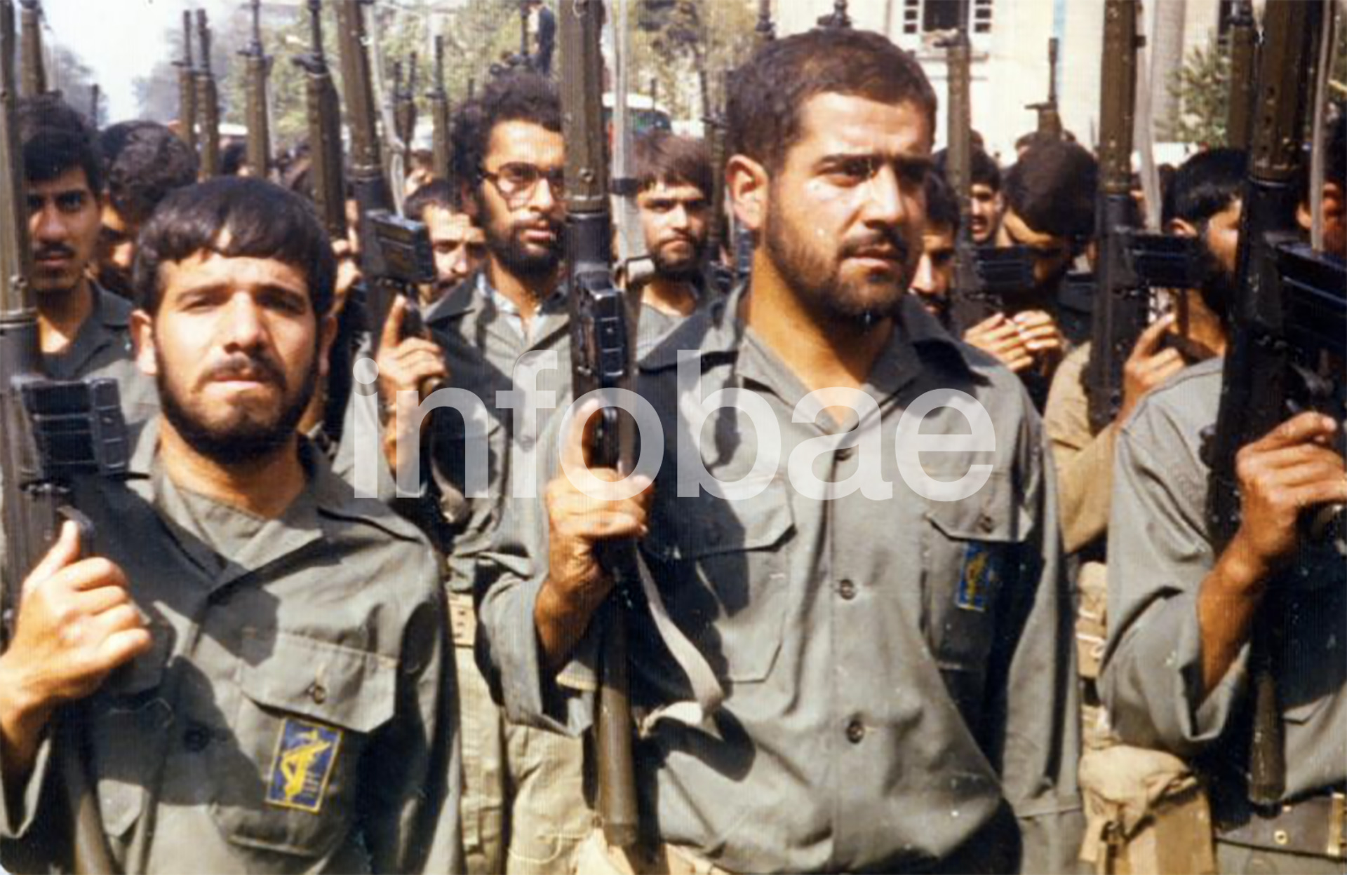Los soldados vestidos con uniformes de la Guardia Revolucionaria iraní