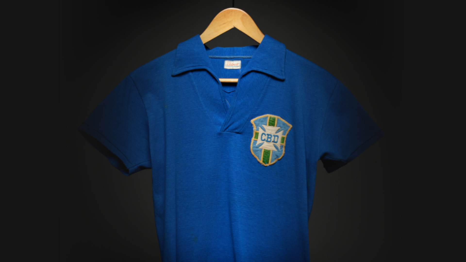 La hist&oacute;rica camiseta de Pel&eacute; de la final de 1958 se exhibe y va a subasta en Nueva York 