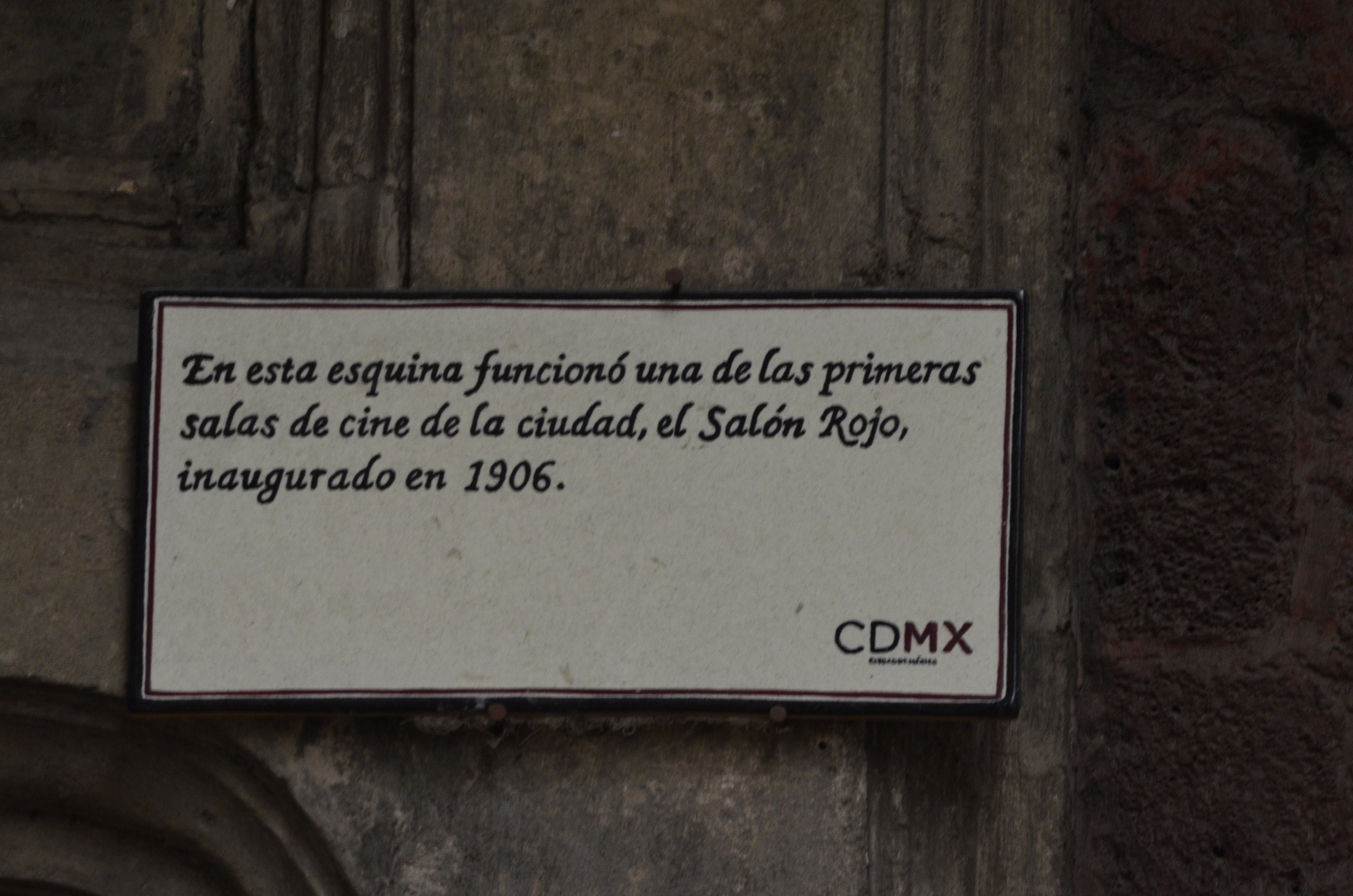 Uno de los recuerdos del cine que aún prevalece es la placa que se encuentra en el lugar
Foto: Twitter @@Cesarbuenrostro
