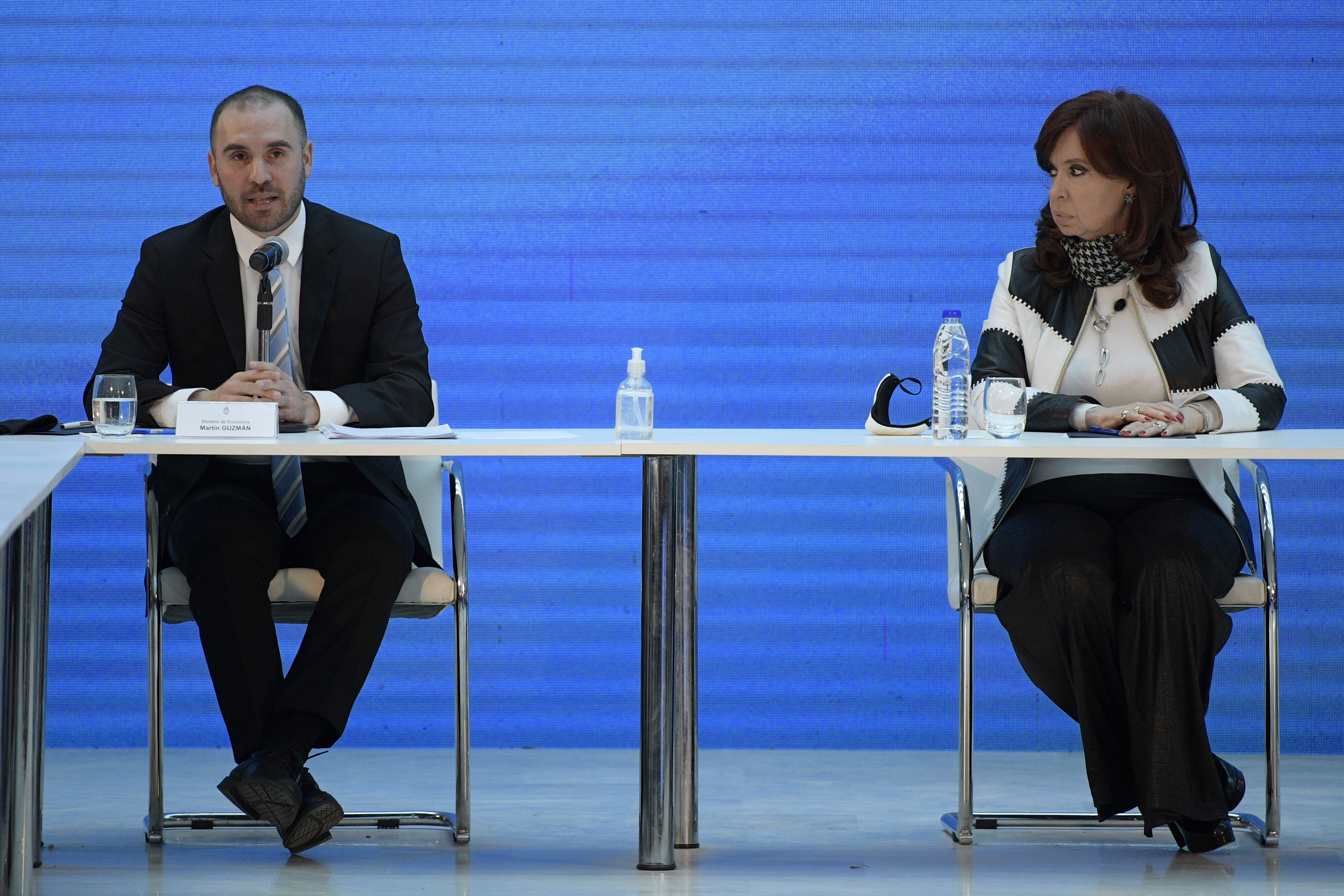 La vicepresidenta Cristina Kirchner y el ministro de Econonía, Martín Guzmán (Reuters) 