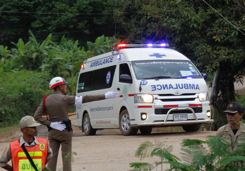 Una ambulancia llega al lugar de los hechos en Tailandia
