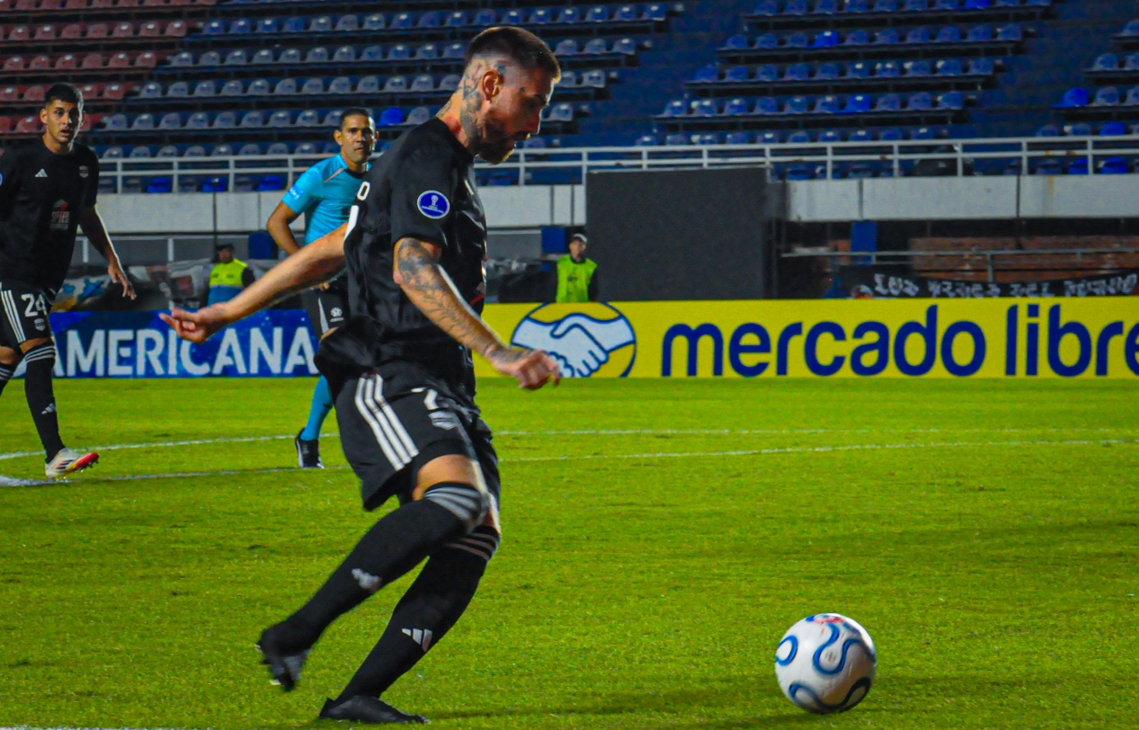 Deportivo Riestra empat&oacute; 0-0 contra Palestino en su estreno internacional por la Copa Sudamericana