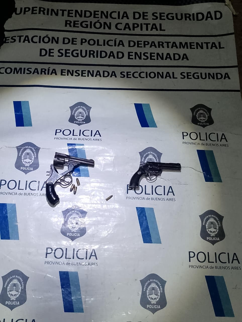 Una mujer grab&oacute; a su beb&eacute; con un arma y qued&oacute; detenida 