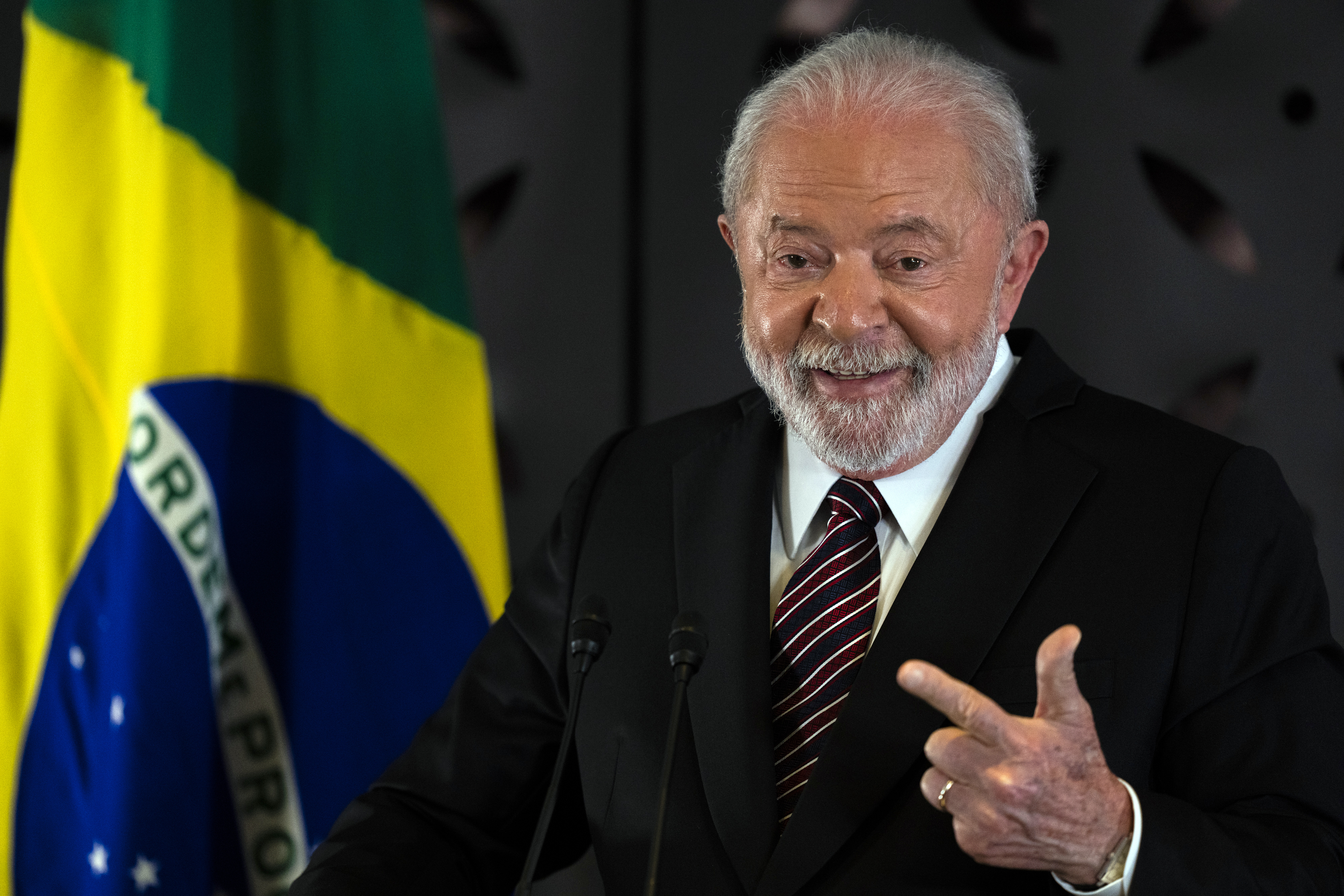 El presidente brasileño Luiz Inácio Lula da Silva habla durante una conferencia de prensa luego de asistir a la cumbre del G7 en Hiroshima, Japón, el lunes 22 de mayo de 2023. (AP Foto/Louise Delmotte)