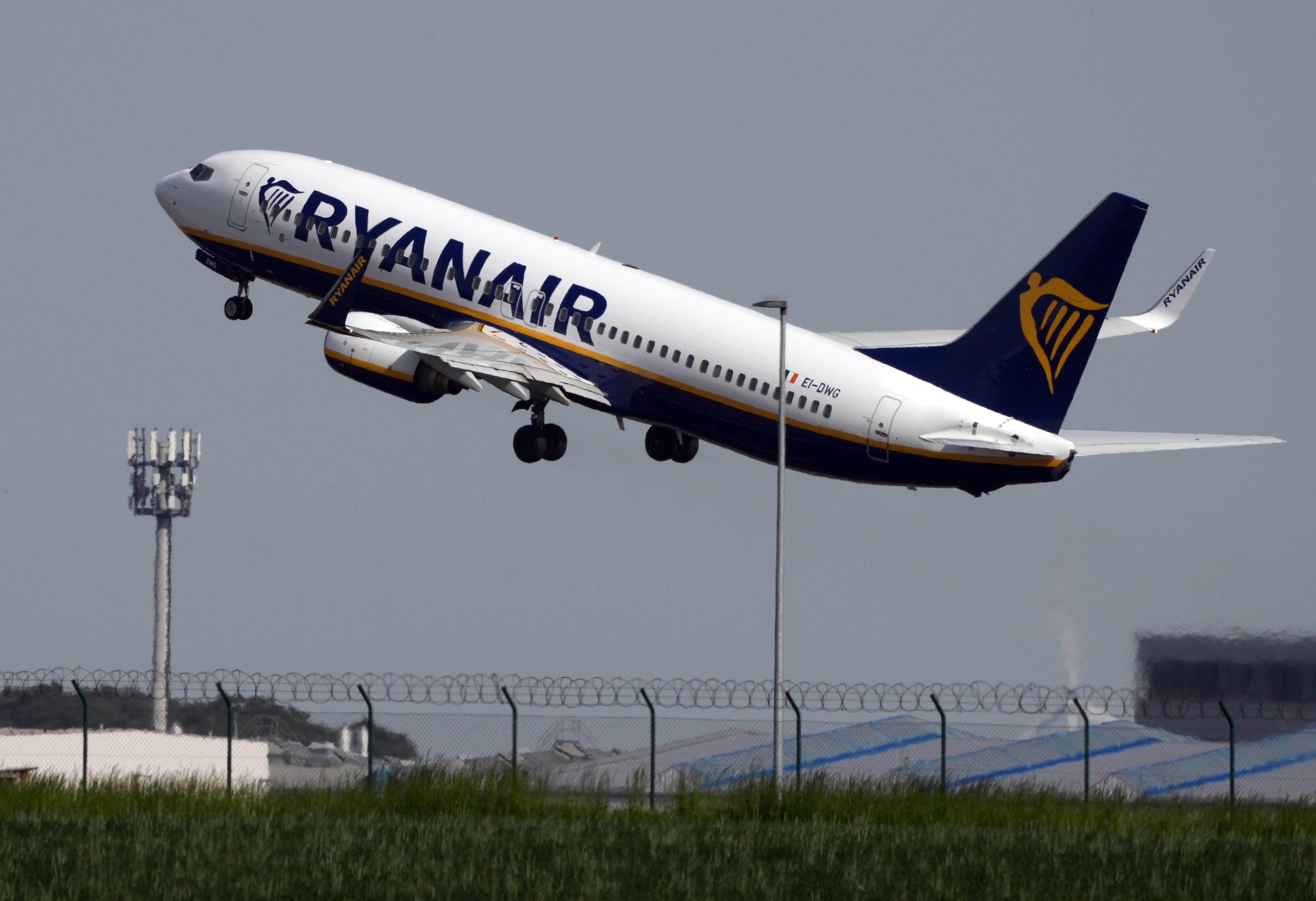 Equipaje en Ryanair: dimensiones, tarifas y otras cuestiones prácticas - El  Magazine del Viajero