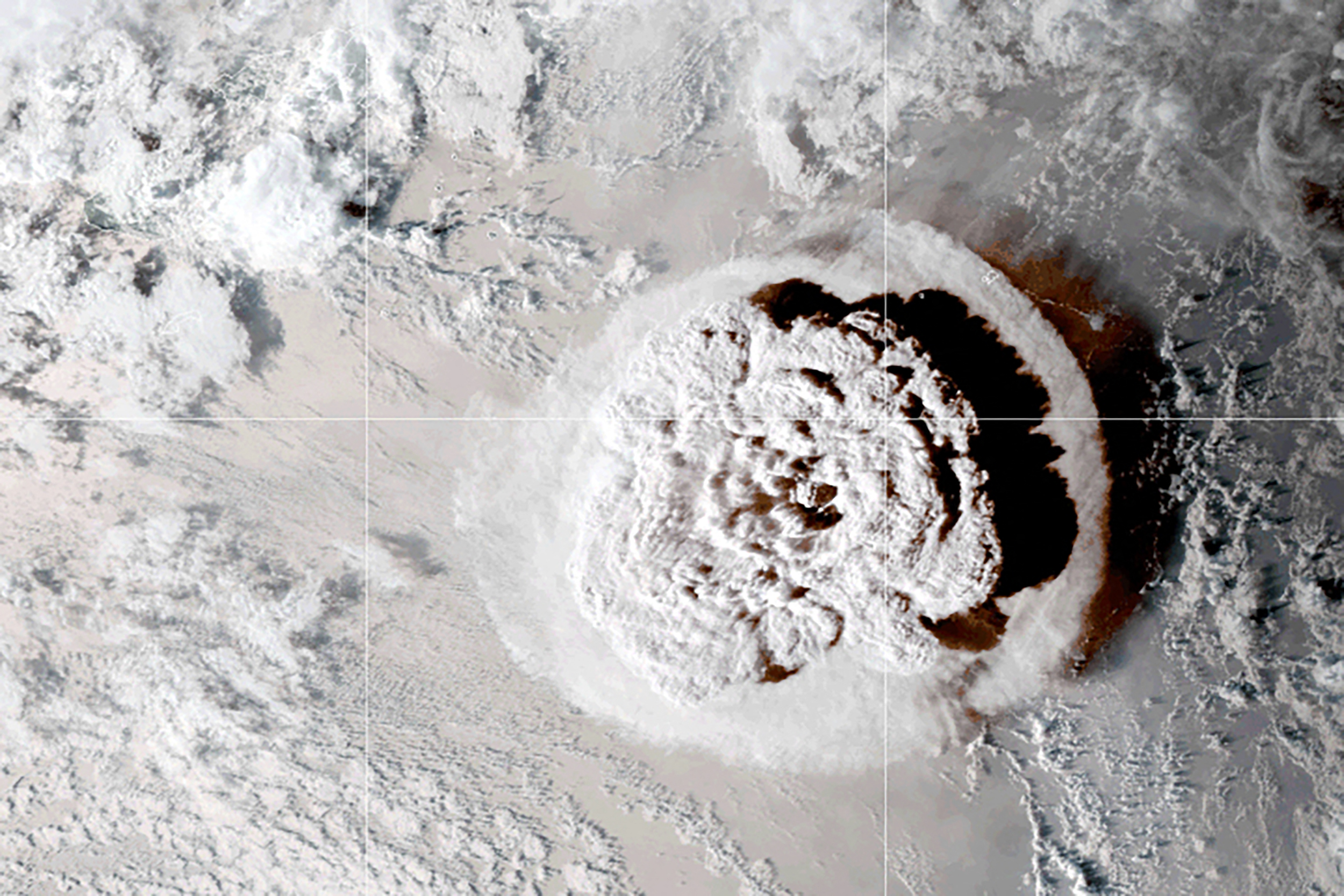 La erupción del volcán Hunga-Tonga-Hunga-Haa'pai que provocó el tusnami (NASA/NOAA / AFP) 