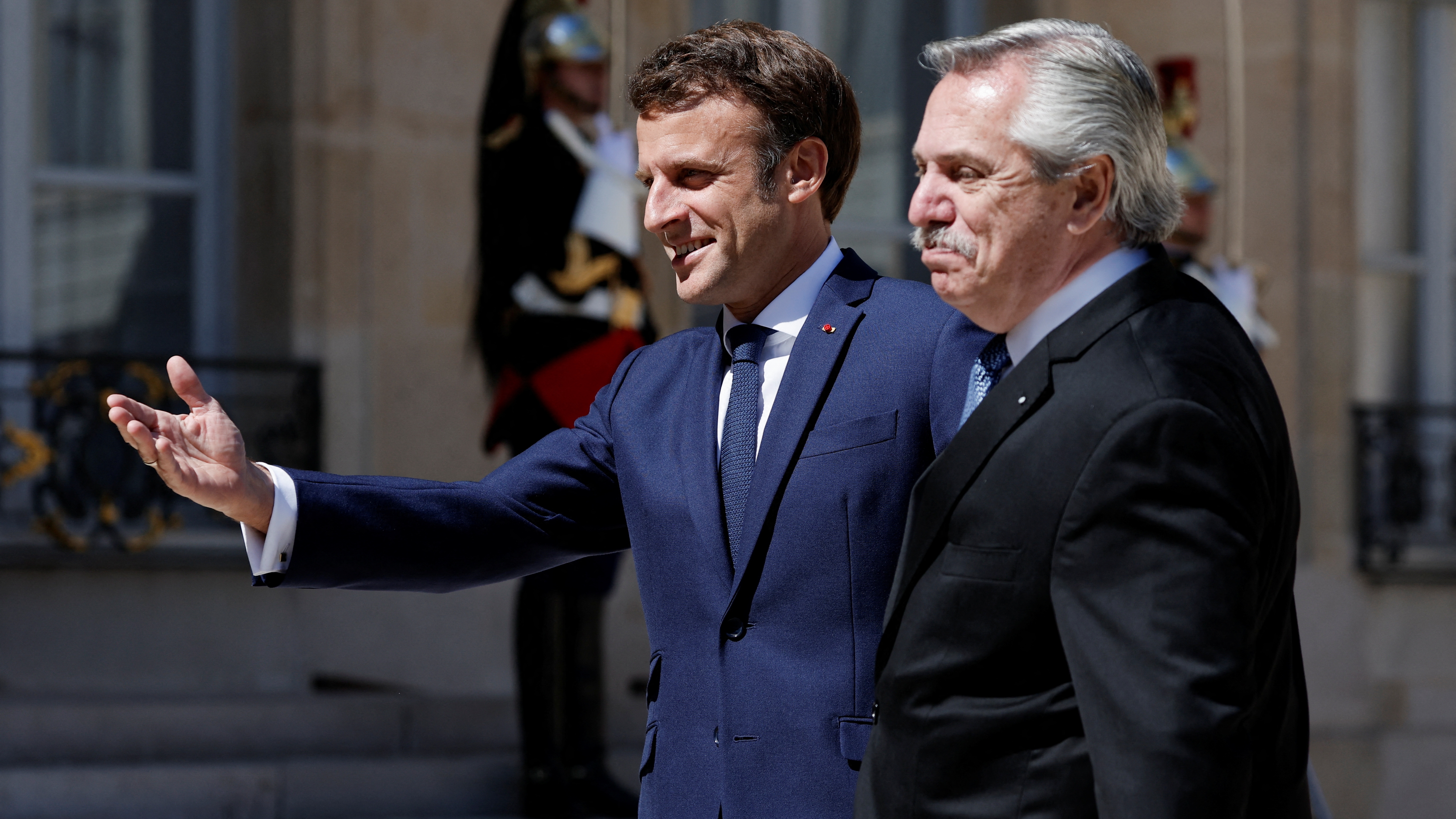 Alberto Fernandez und Emmanuel Macron bei ihrem letzten offiziellen Treffen in Paris