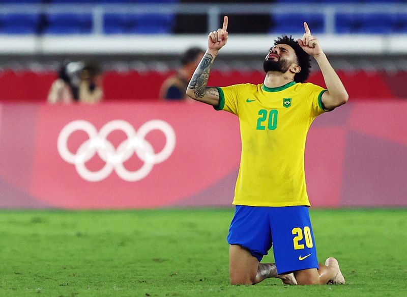 FOTO DE ARCHIVO: Claudinho celebra después de que Brasil ganara la medalla de oro en la final de los Juegos Olímpicos de Tokio 2020 ante España. Yokohama, Japón. 7 agosto 2021. REUTERS/Amr Abdallah Dalsh