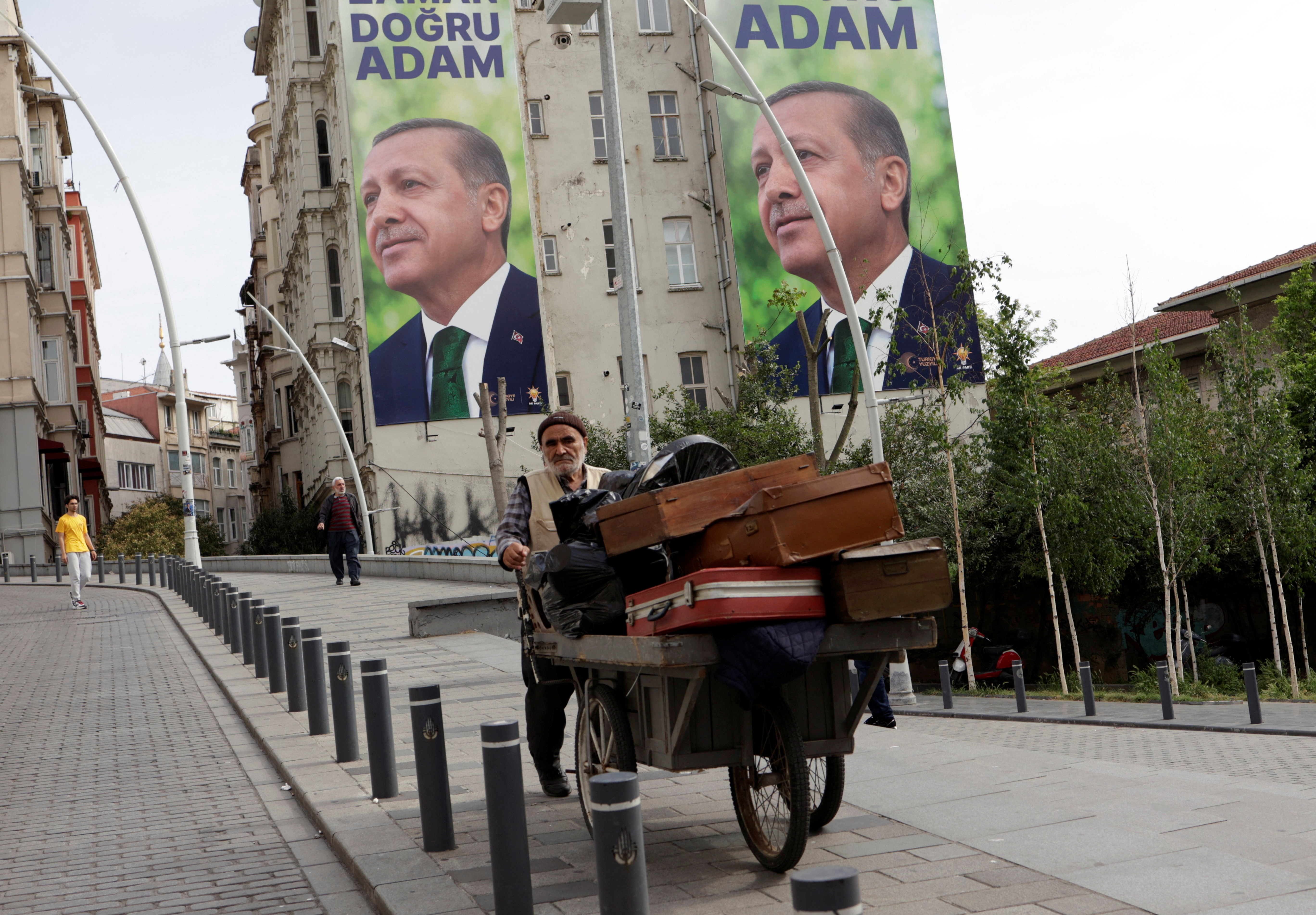 El poder de Erdogan se fractura, pero podría volver a ganar la presidencia de Turquía
