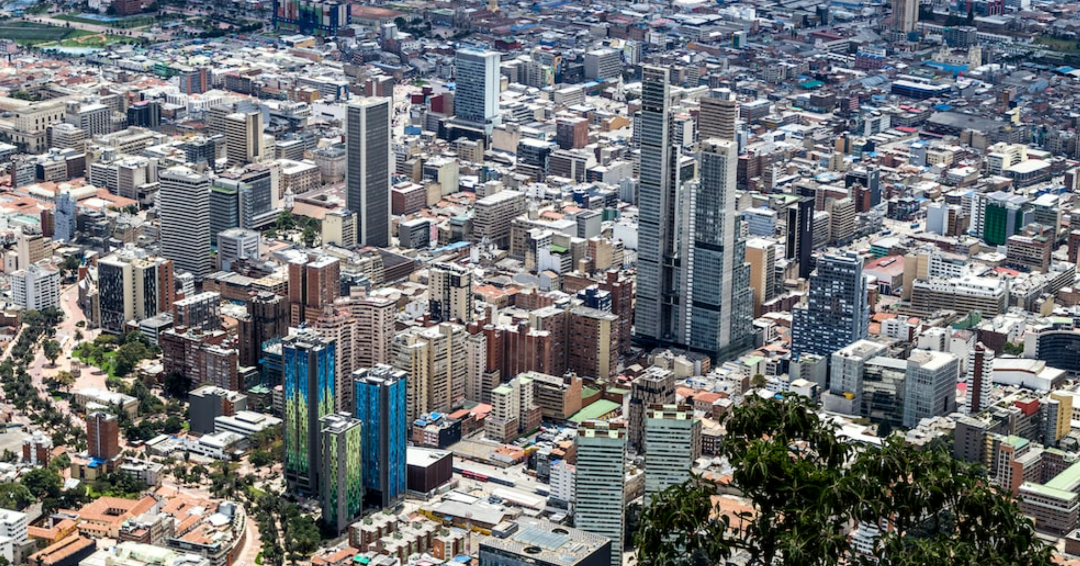 La Secretaría de Ambiente de Bogotá decretó alerta preventiva por la mala calidad del aire que afecta al suroccidente de la capital. Crédito: Levi Ari Pronk / Unsplash