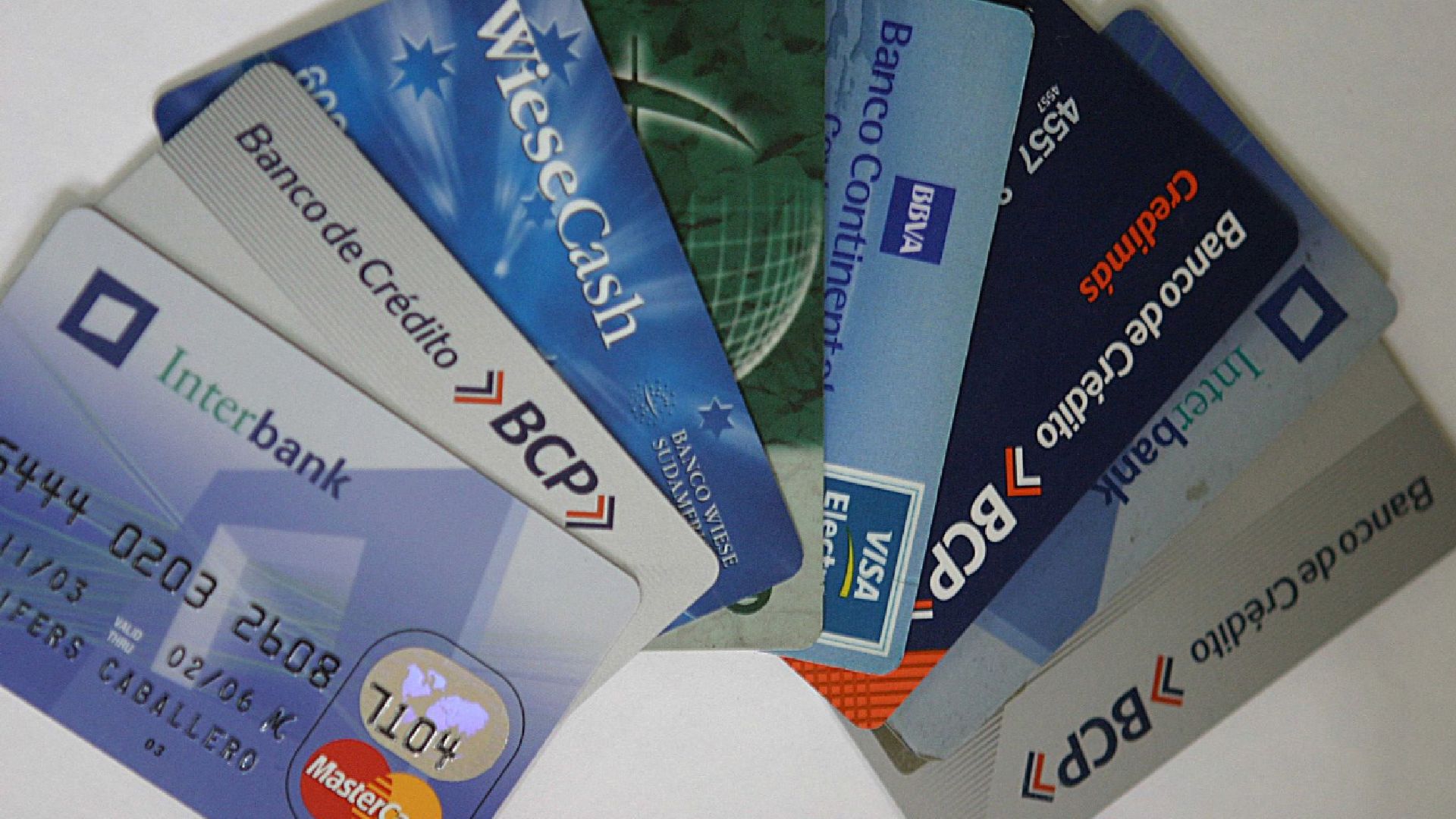 Conoce los bancos que ofrecen tarjetas de crédito sin membresía