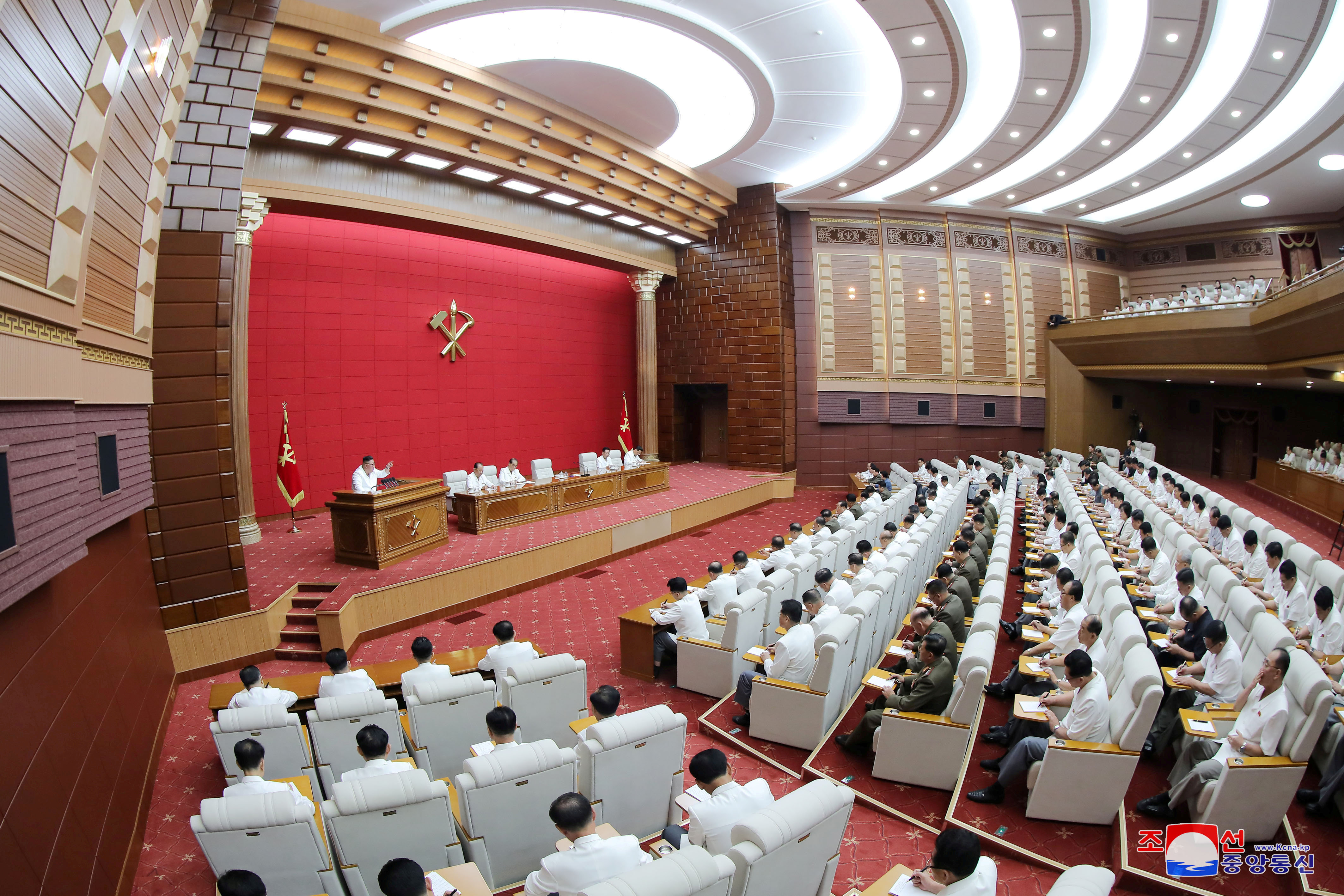 Kim Jong Un dirige un plenario del Comité Central del Partido Comunista. KCNA via REUTERS