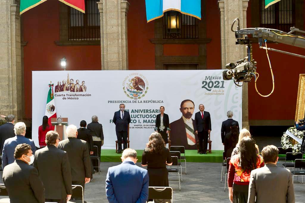 Alberto Fernández, presidente de Argentina, Andrés Manuel López Obrador, presidente de México, y Beatriz Gutiérrez Müller, investigadora, escritora y esposa del presidente, encabezaron la ceremonia con motivo del CVIII Aniversario Luctuoso de Francisco I. Madero en Palacio Nacional.