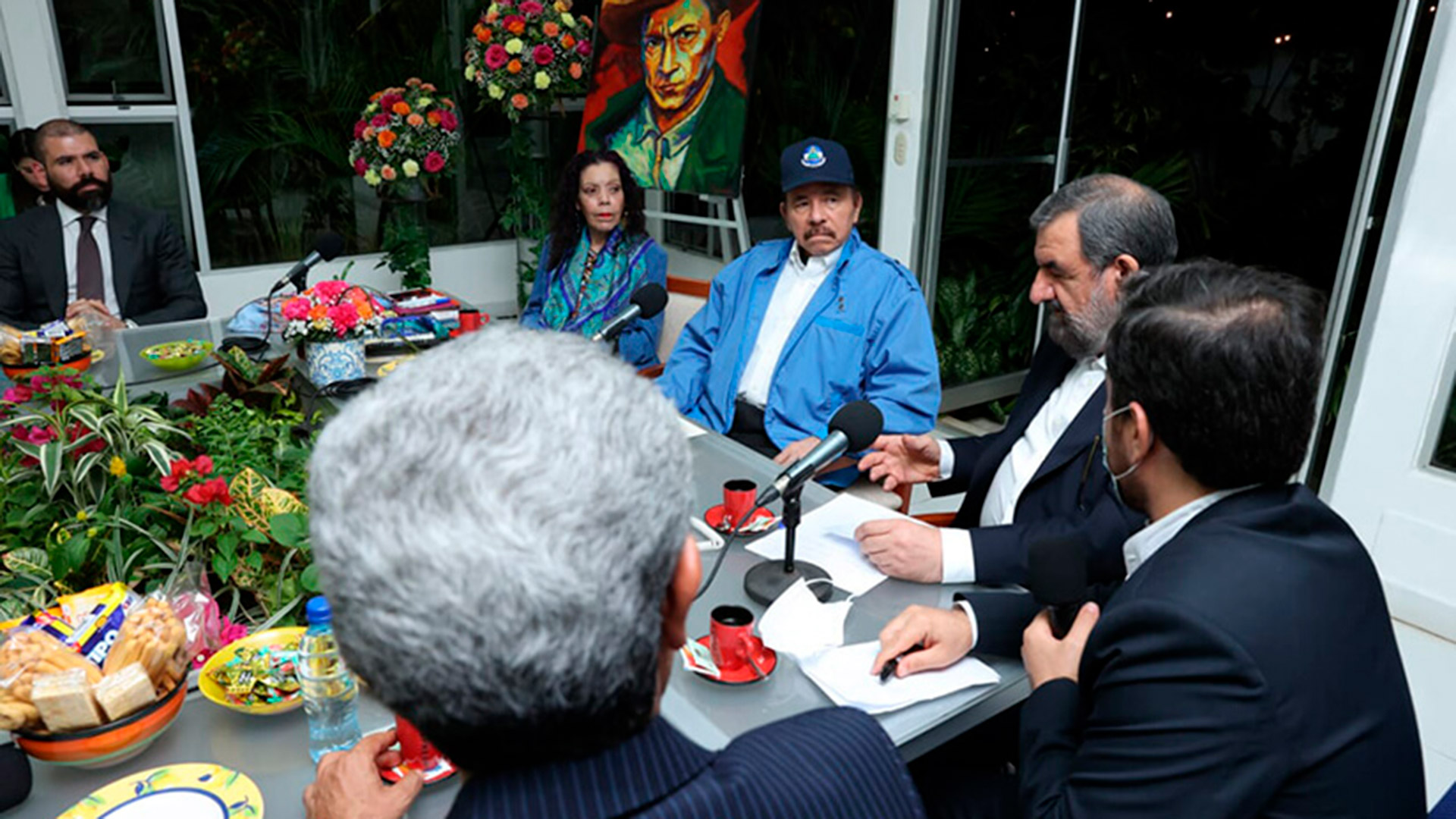 Mohsen Rezai en una reunión con Daniel Ortega y Rosario Murillo el 10 de enero en Managua, la capital nicaragüense.