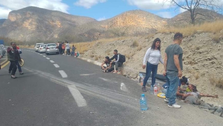 Accidente carretera Oaxaca (Twitter/@ampmOaxaca)