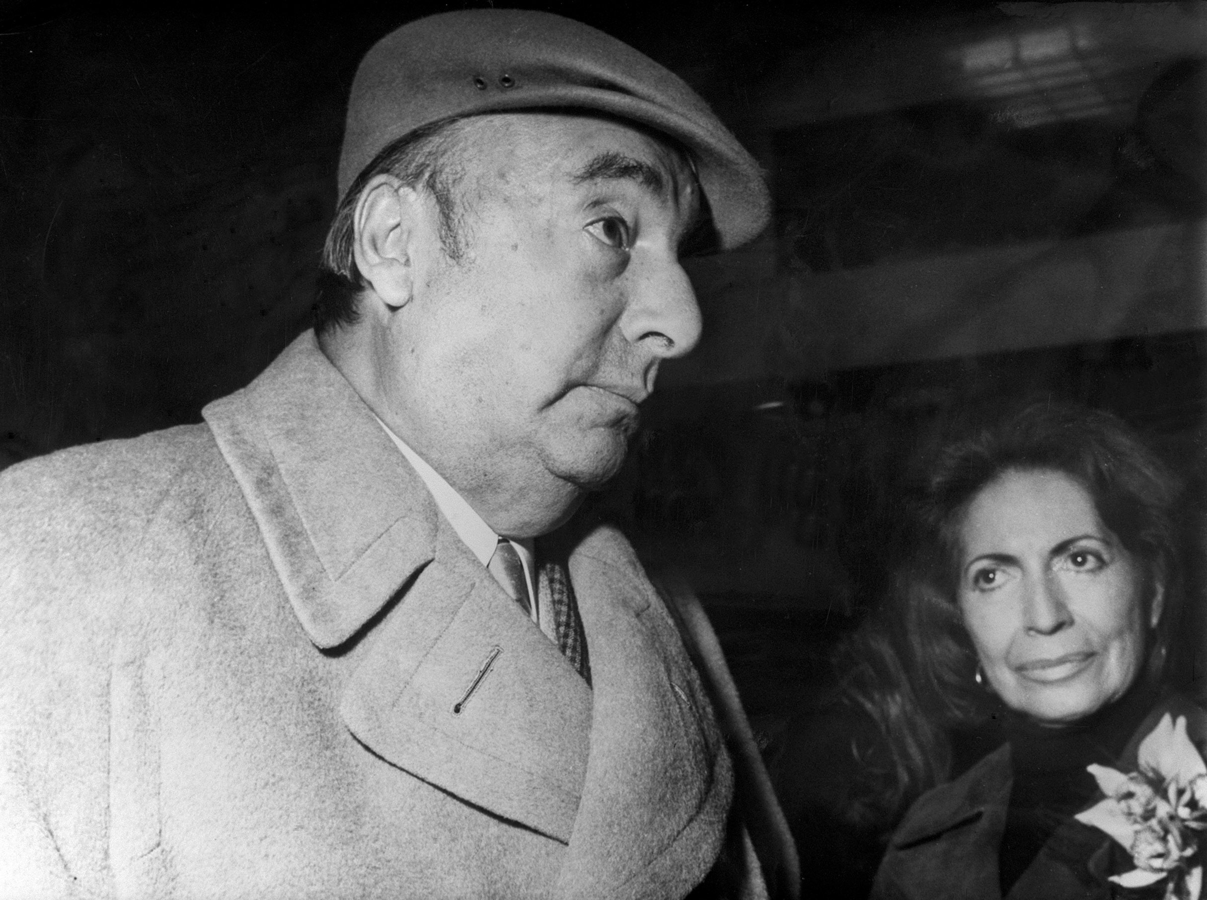 Luego de su relación con Hagenaar y con Delia del Carril, Pablo Neruda se casó con quien sería su última esposa, Matilde Urrutia. (EFE/rba)
