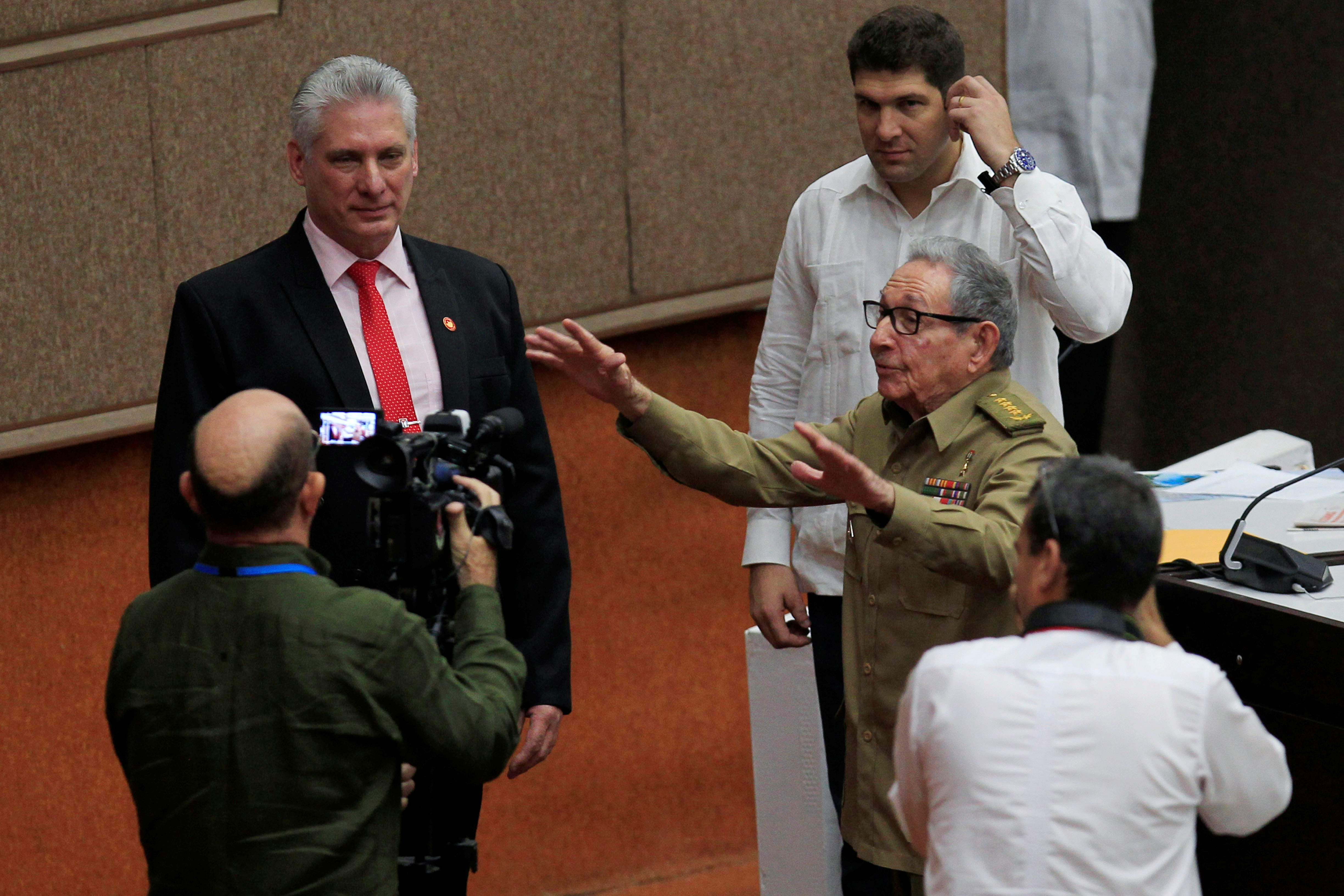 Raul Castro le entregará el liderazgo del PCC al presidente Miguel Diaz-Canel en el arco del congreso del partido. REUTERS/Stringer 