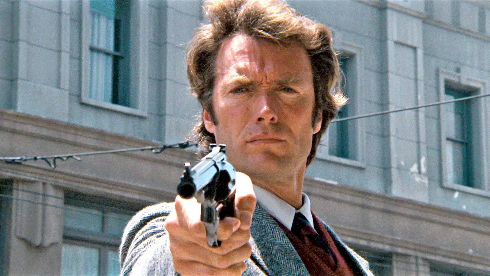 El actor Clint Eastwood protagonizando "Harry, el sucio".