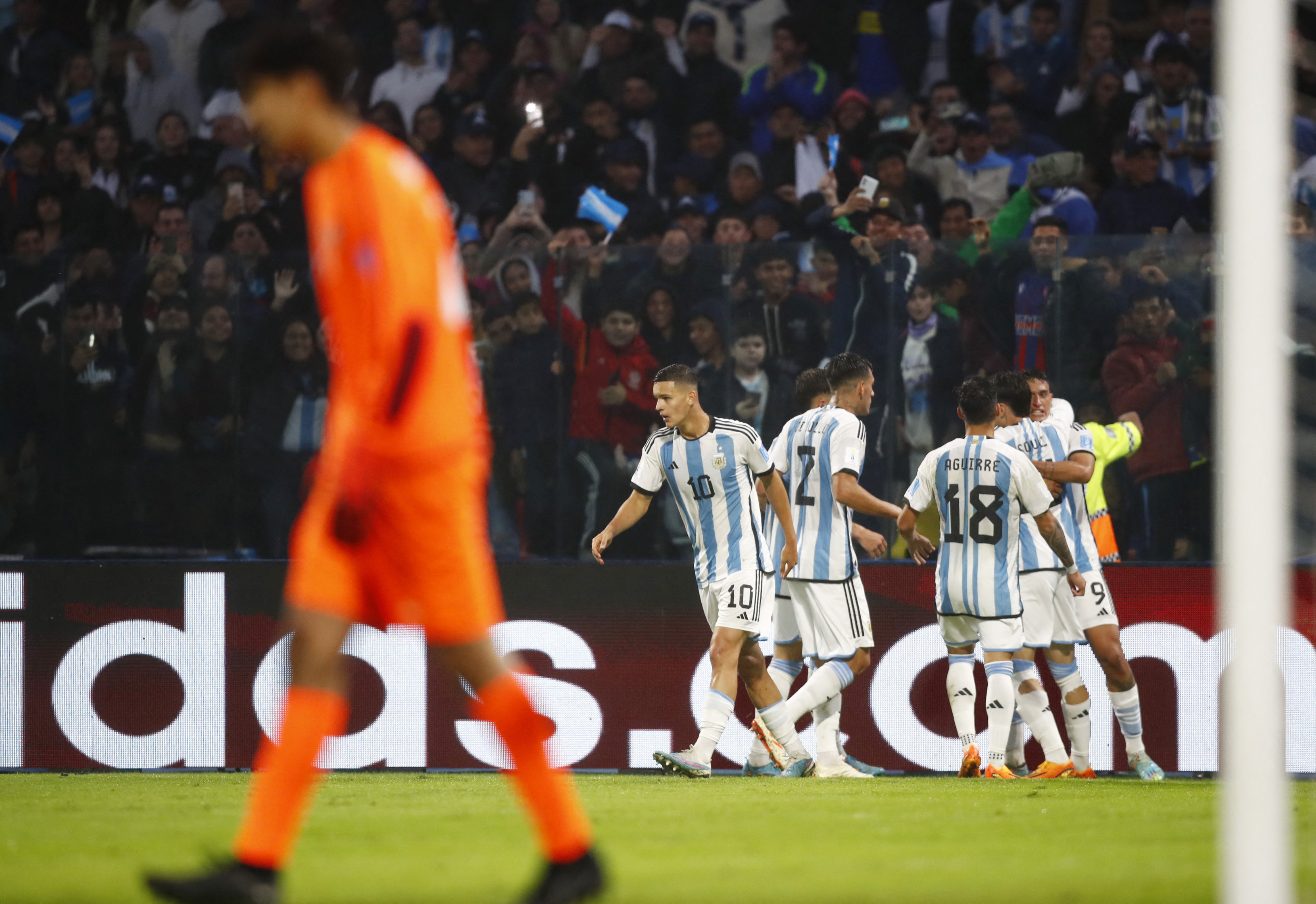 Soccer Football - FIFA U20 World Cup Argentina 2023 - Group A - Argentina v Uzbekistan - Estadio Unico Madre de Ciudades, Santiago del Estero, Argentina - May 20, 2023 Argentina's Alejo Veliz celebrates scoring their first goal with teammates REUTERS/Agustin Marcarian