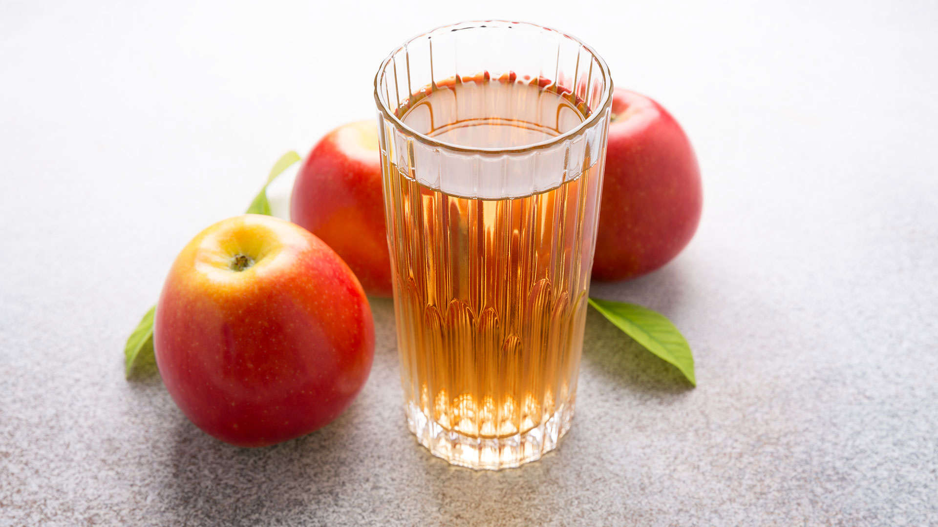 El vinagre de manzana ayuda a combatir las molestias del herpes labial (Gettyimages)