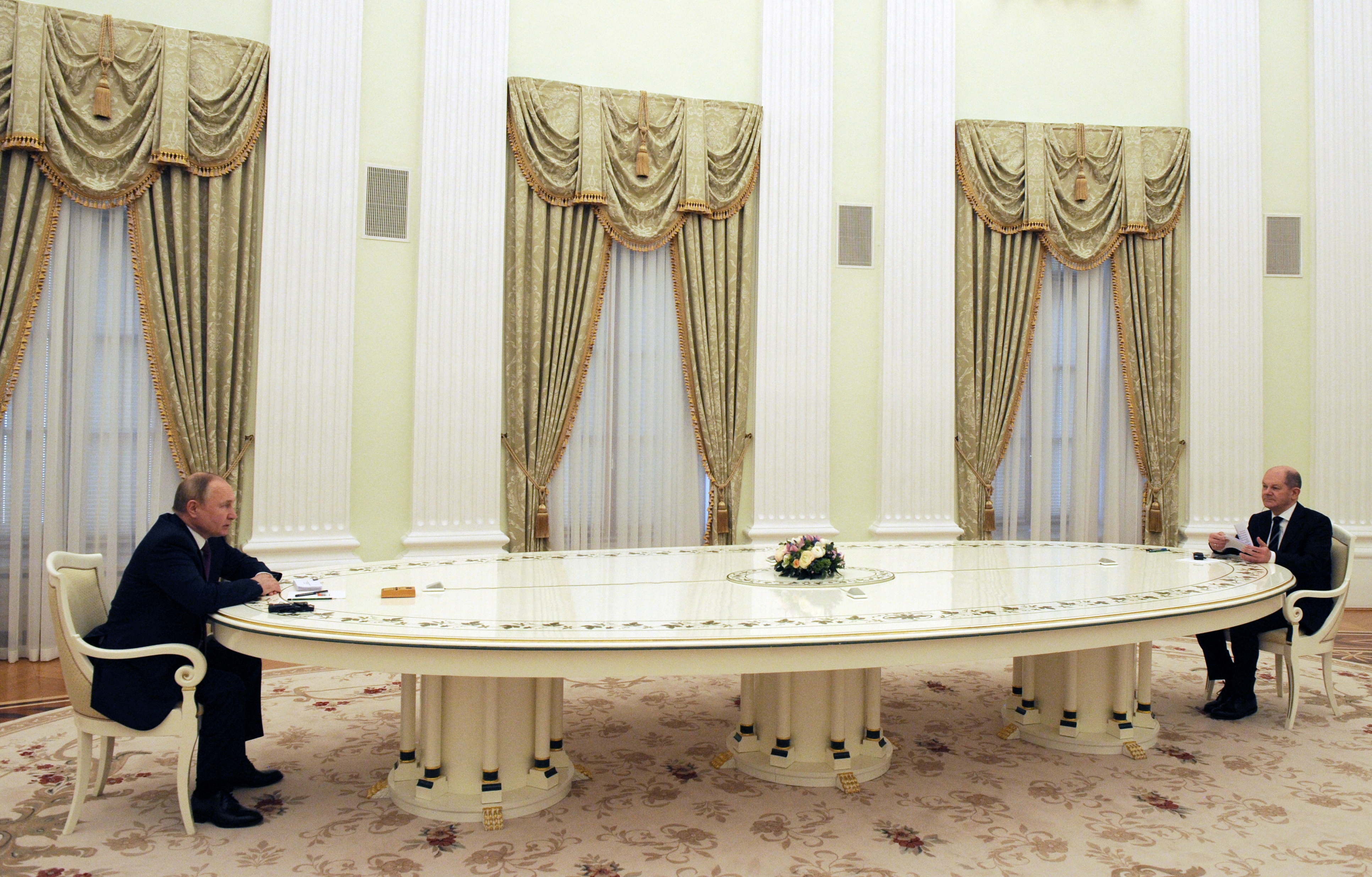 Putin y Scholz, en una reunión de febrero (via Reuters)