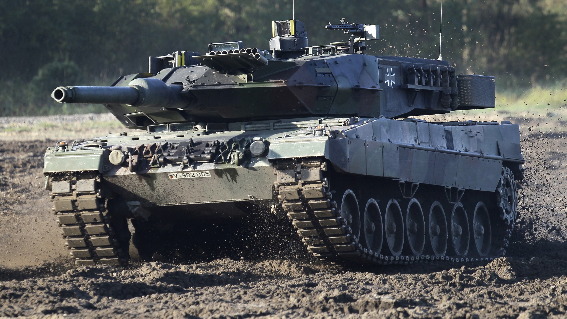 L'annuncio degli Stati Uniti di mercoledì dovrebbe arrivare di concerto con la notifica della Germania che accetterà la richiesta della Polonia di trasferire i suoi carri armati tedeschi Leopard 2 in Ucraina.  (AP)