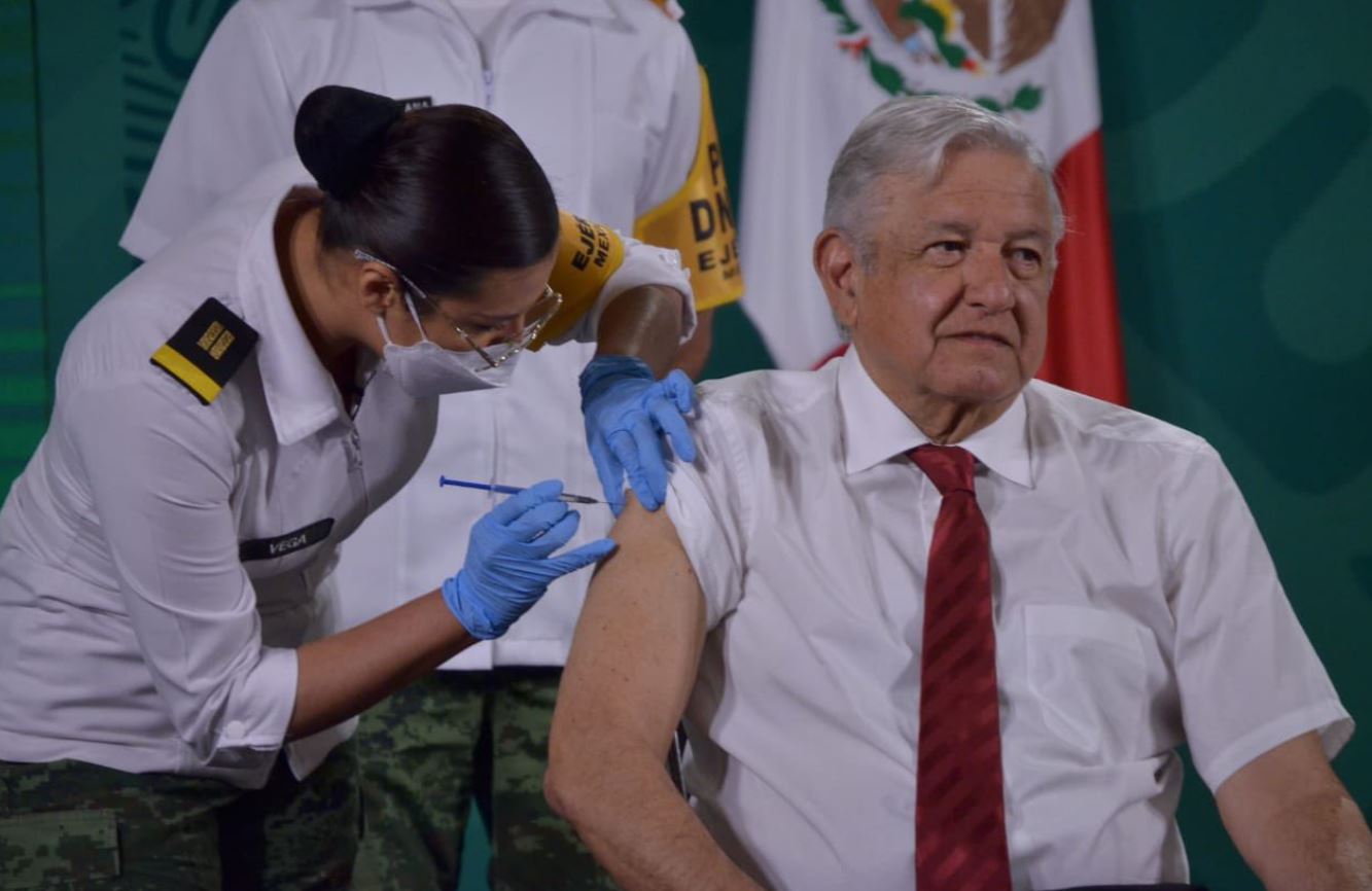 AMLO recibió la segunda dosis de la vacuna contra el COVID-19 (Foto: Juan Francisco Geminiano Ramírez vía @sarapablo1)