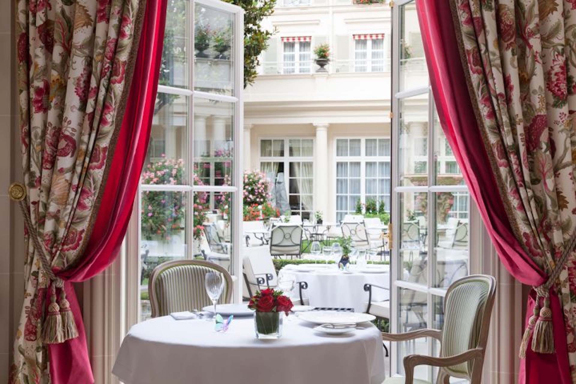 El Hotel Bristol París es el único europeo con cuatro estrellas Michelin otorgadas entre su exclusivo restaurante de tres estrellas Epicure y la brasserie de luxe de una estrella 114 Faubourg (Foto: Le_Bristol_Pairs-Epicure_Restaurant)