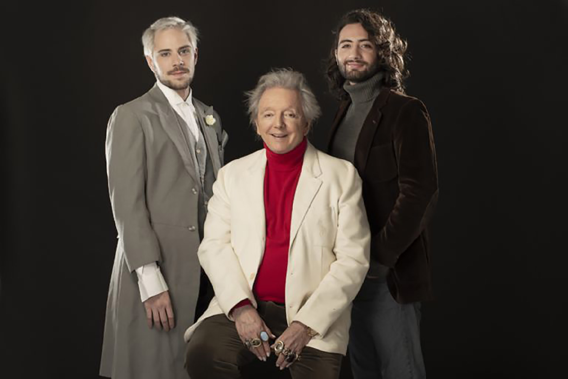 Pepe Cibrián junto a su hijo del corazón, Luis Machuca (a la derecha), e Israel Calzona, ambos protagonistas de Infierno blanco (2021)