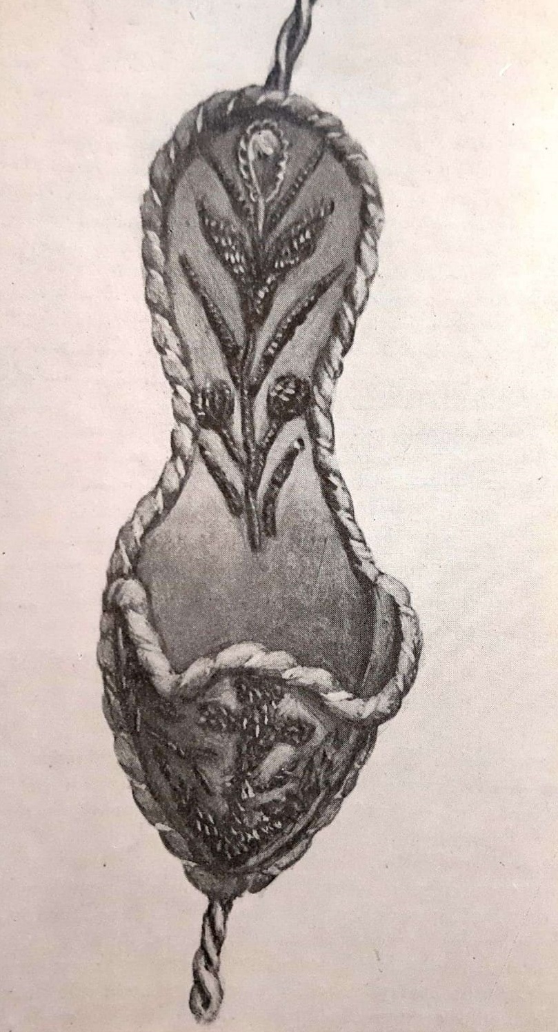 Una de las chinelas que las amigas de Remedios le hicieron como regalo (Fuente: Síntesis documental Sanmartiniana; Instituto Nacional Sanmartiniano, Buenos Aires, 1950)