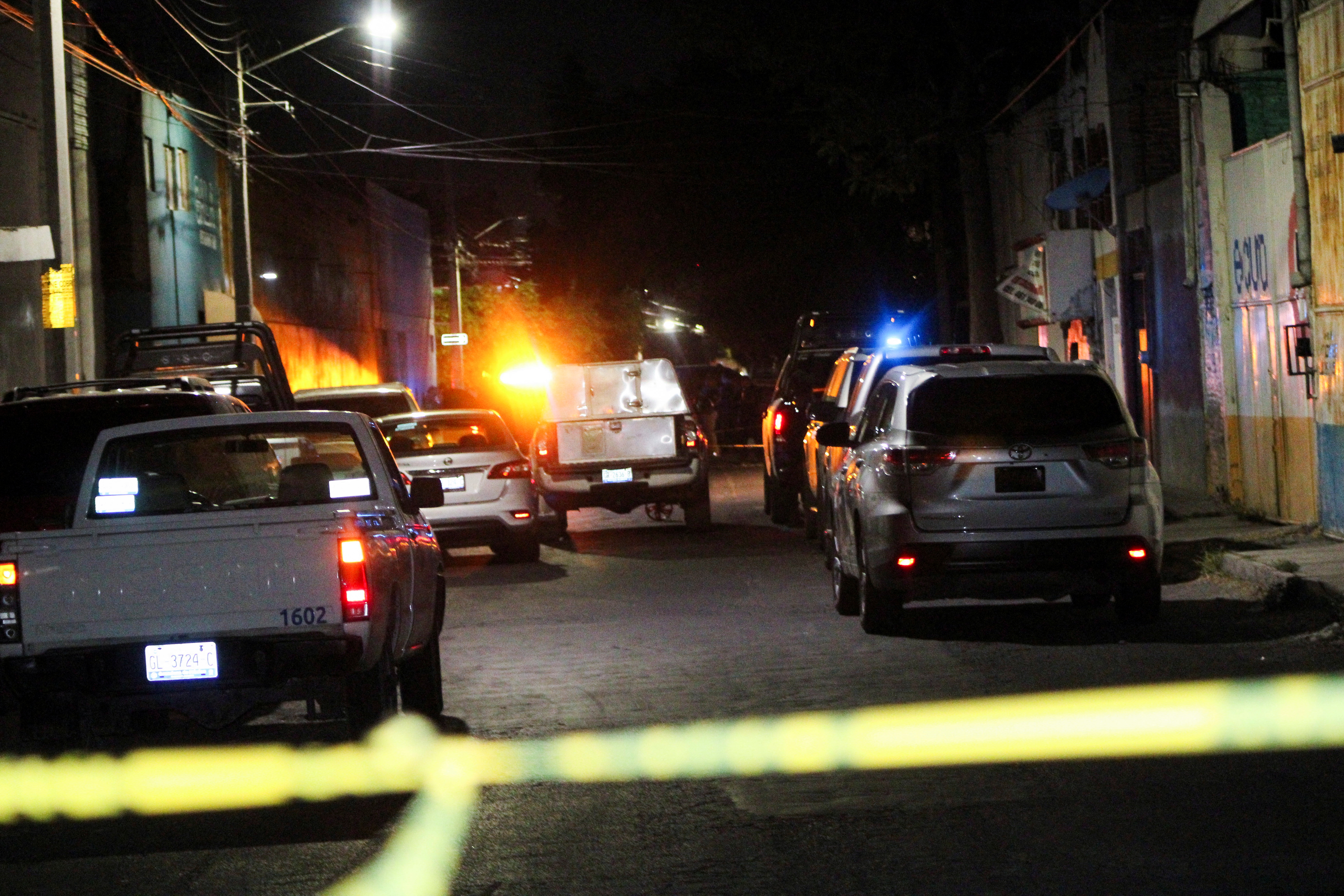 Un grupo de 15 hombres armados bajó de tres camionetas y disparó a las personas que se encontraban en el Hotel Gala y los clientes de un bar contiguo en la colonia Lindavista (REUTERS/Juan Moreno)