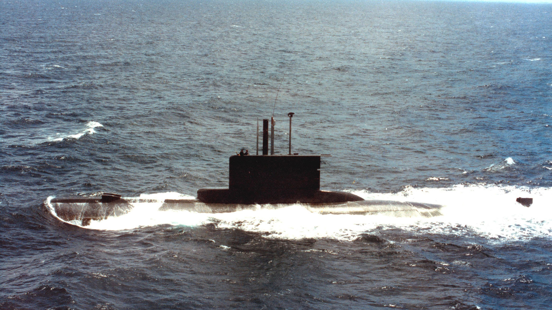 El submarino ARA San Luis en superficie.