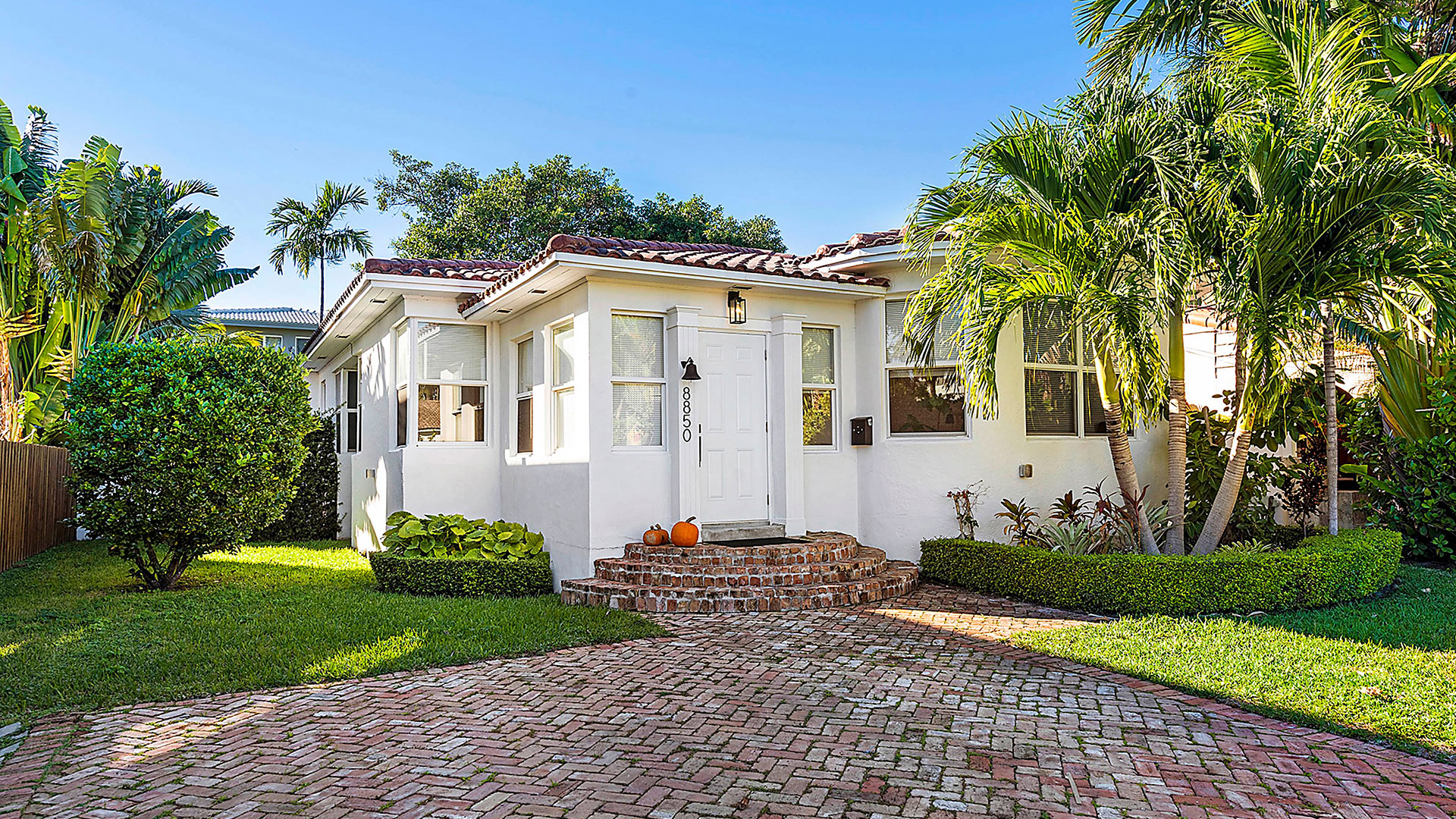 Gisele Bündchen bought this house in Miami's Surfside neighborhood for $1.25 million.  Given that she bought it 5 months before her divorce, speculation leads one to believe that she knew then that separation was her only option (The Grosby Group)