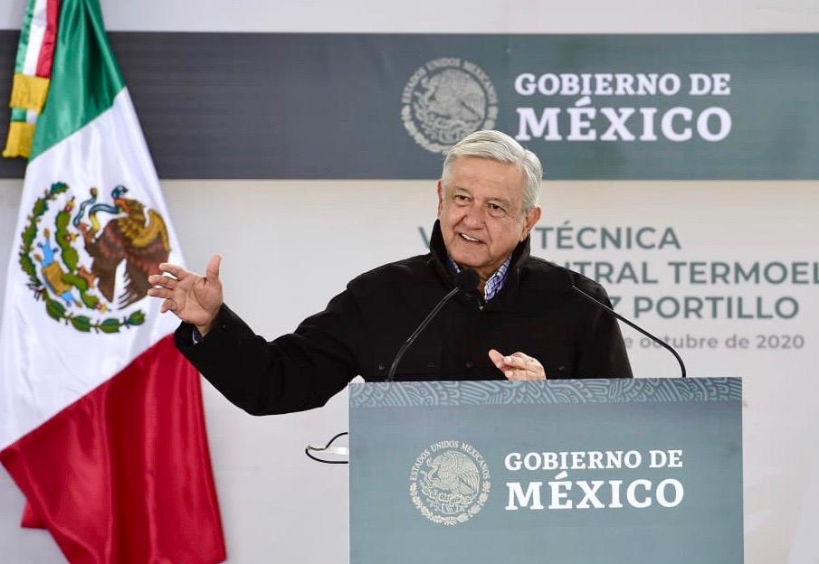 Bartra declaró que "el Presidente divide a los mexicanos en dos bandos: los que lo apoyan y los que lo critican, sin considerar matices. “Es la típica actitud del populista”, señala.
(Foto: presidencia)