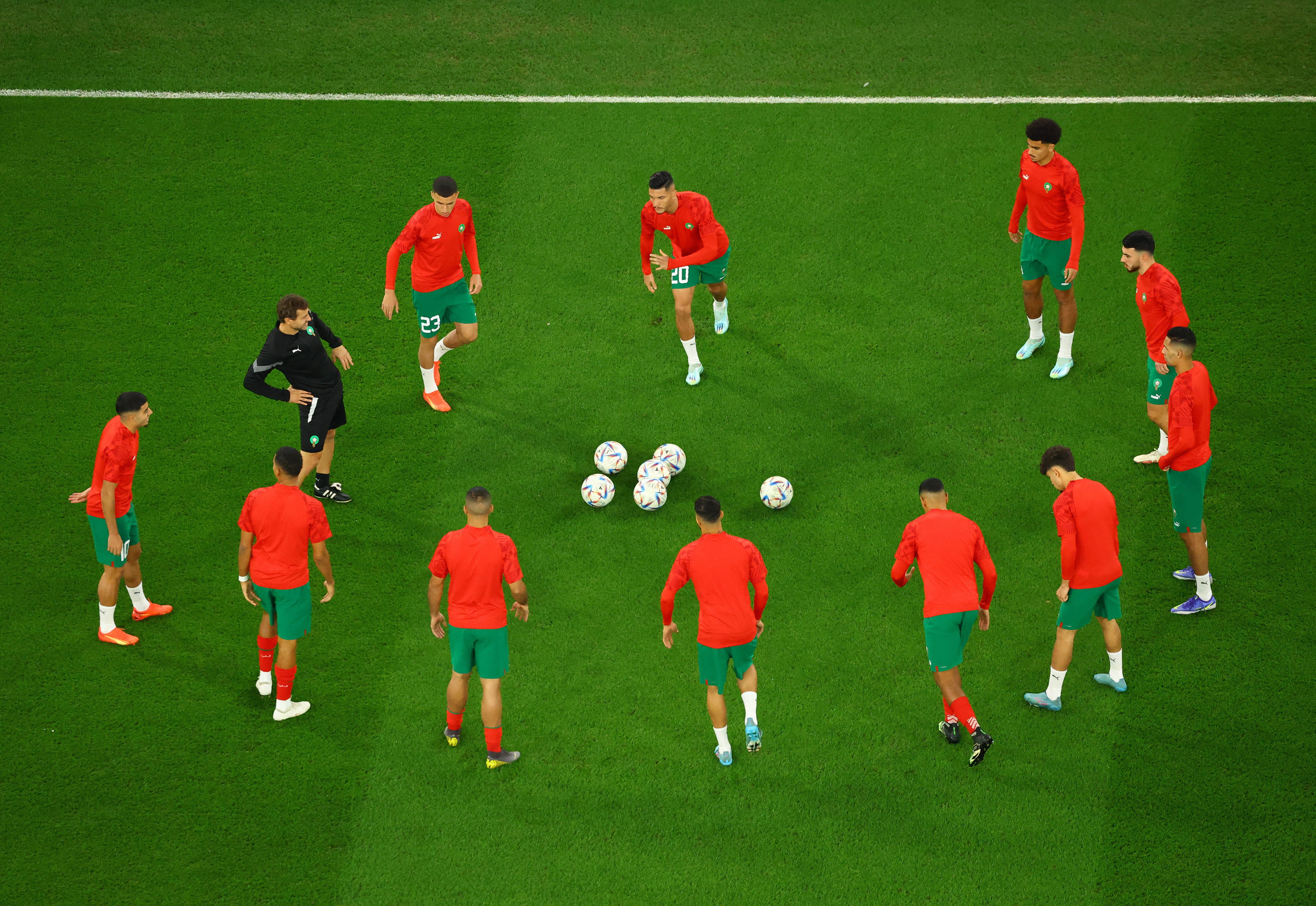 Los jugadores de Marruecos en la previa del partido (REUTERS/Fabrizio Bensch)