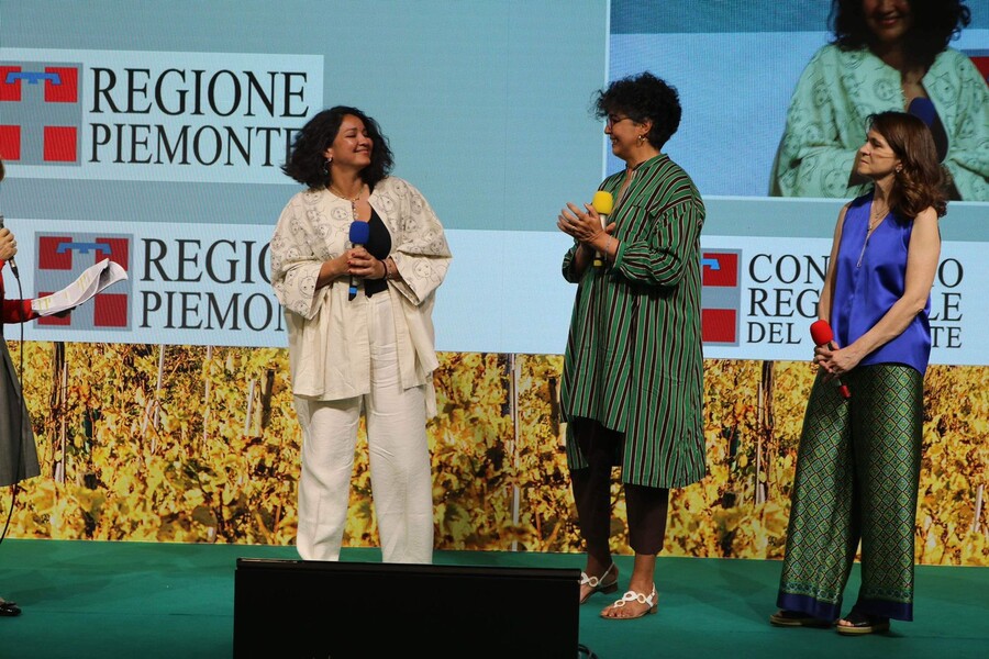 La escritora colombo venezolana, Diana Agámez Pájaro, recibió premio literario en el marco de la Feria del Libro de Turín (Italia)
FOTO: Colprensa