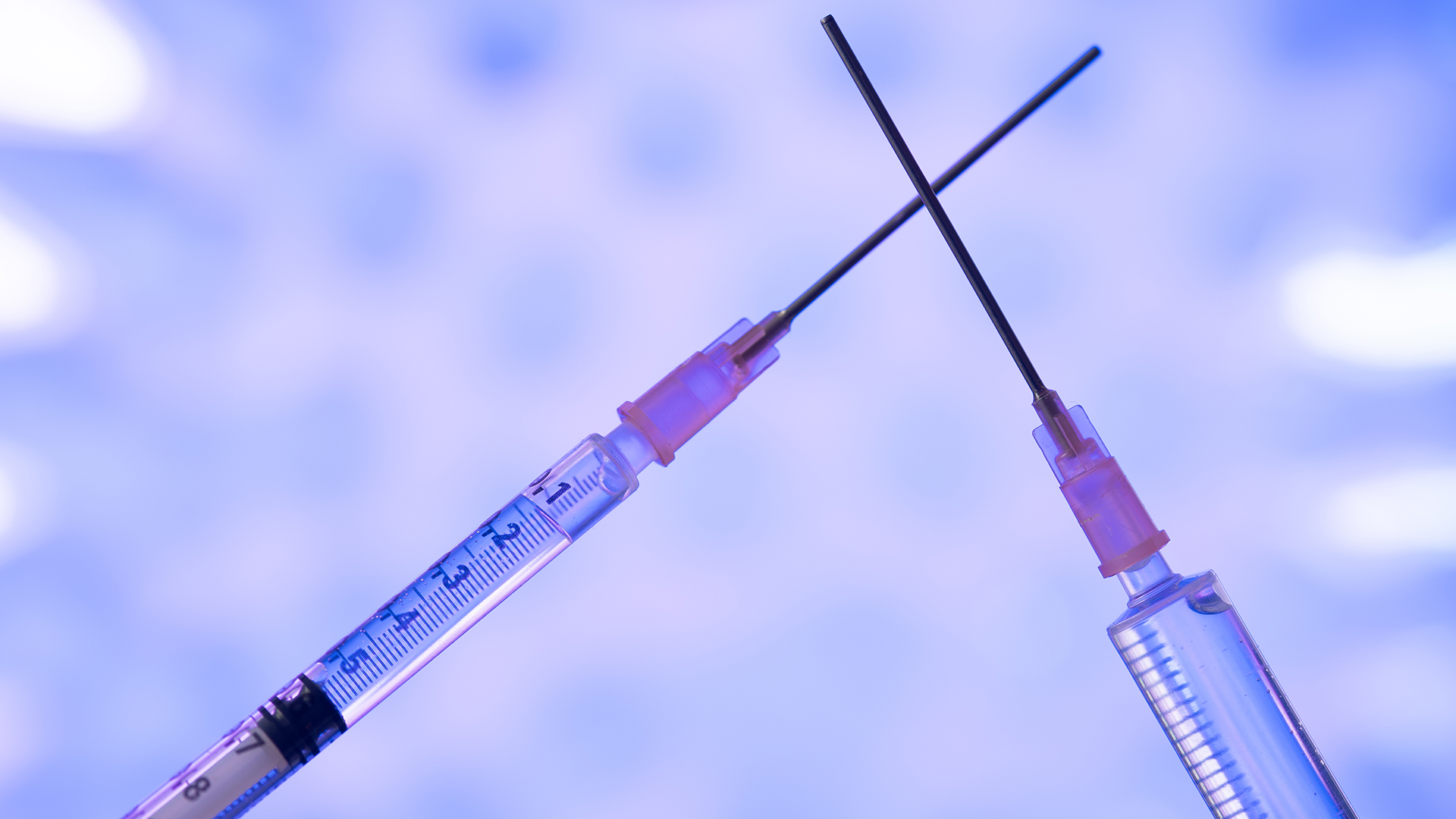 Las vacunas bivalentes tienen en su matriz genética dos cepas distintas (Getty Images)

