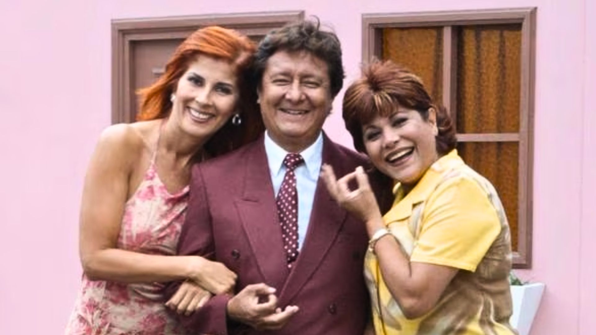 Adolfo Chuimán (Renato) with Aurora Aranda (Carmencita) and Olga Zumarán (Eva) in the recordings of "Mil Oficiones".