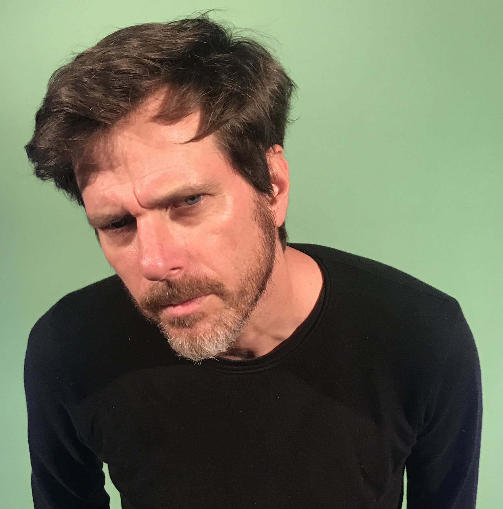 "Estamos separados por un montón de muros, que tienen que ver con temas coyunturales -como el aborto-, o con preferencias políticas, o simplemente con preferencias morales", dijo Diego Scott respecto al nombre de su programa (Gentileza prensa Radio Berlín)