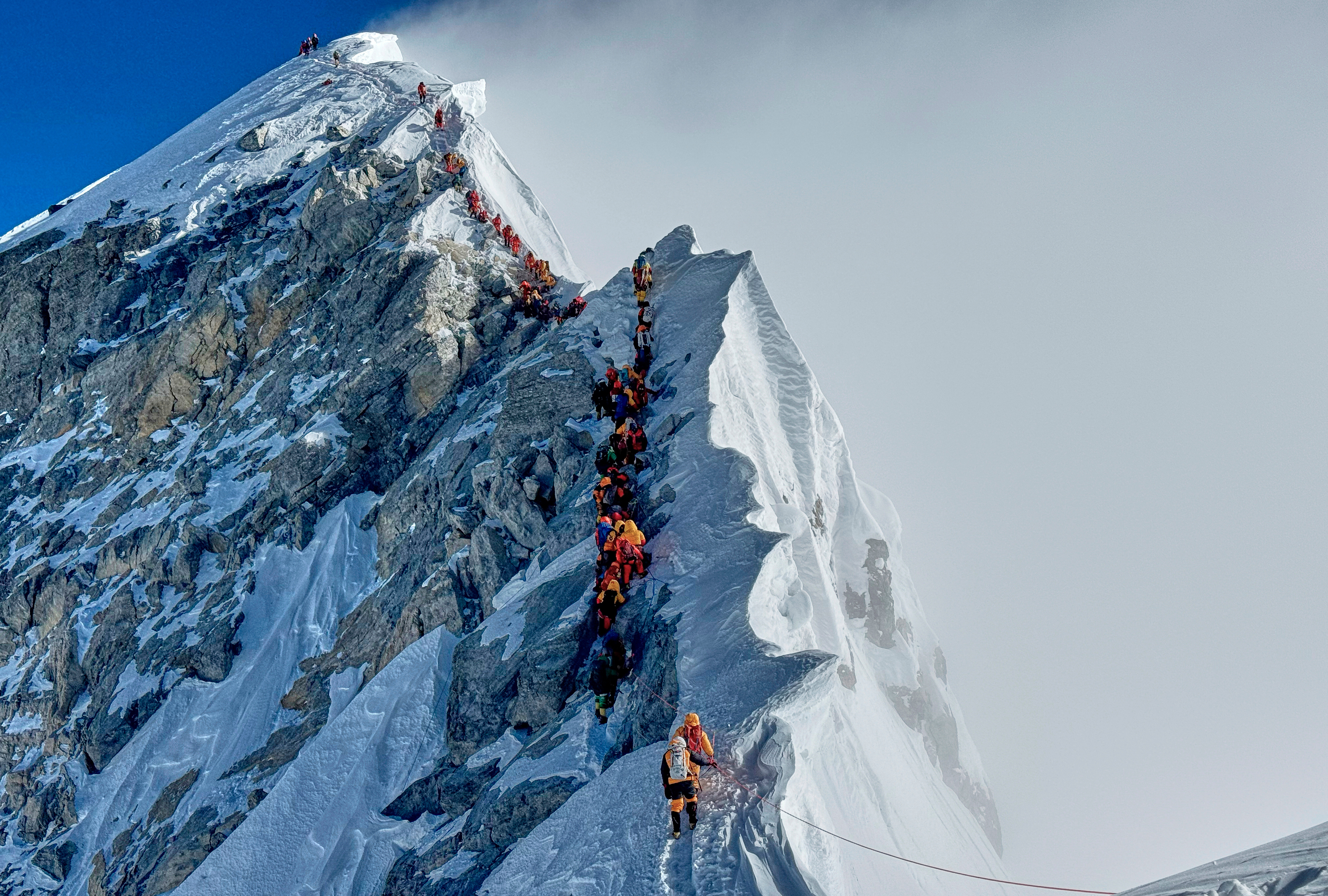 Una misi&oacute;n buscar&aacute; bajar del Everest el cuerpo de 