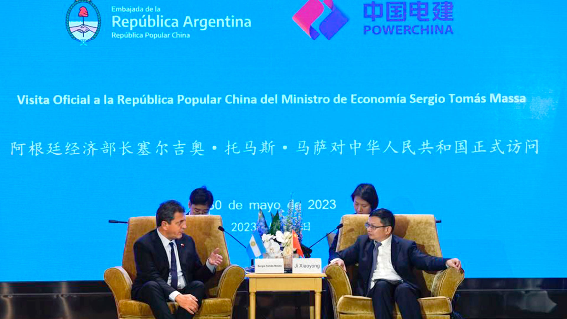 Sergio Massa dialoga con el principal responsable de la empresa Power China, que tiene intenciones de invertir en el tramo II del gasoducto Néstor Kirchner