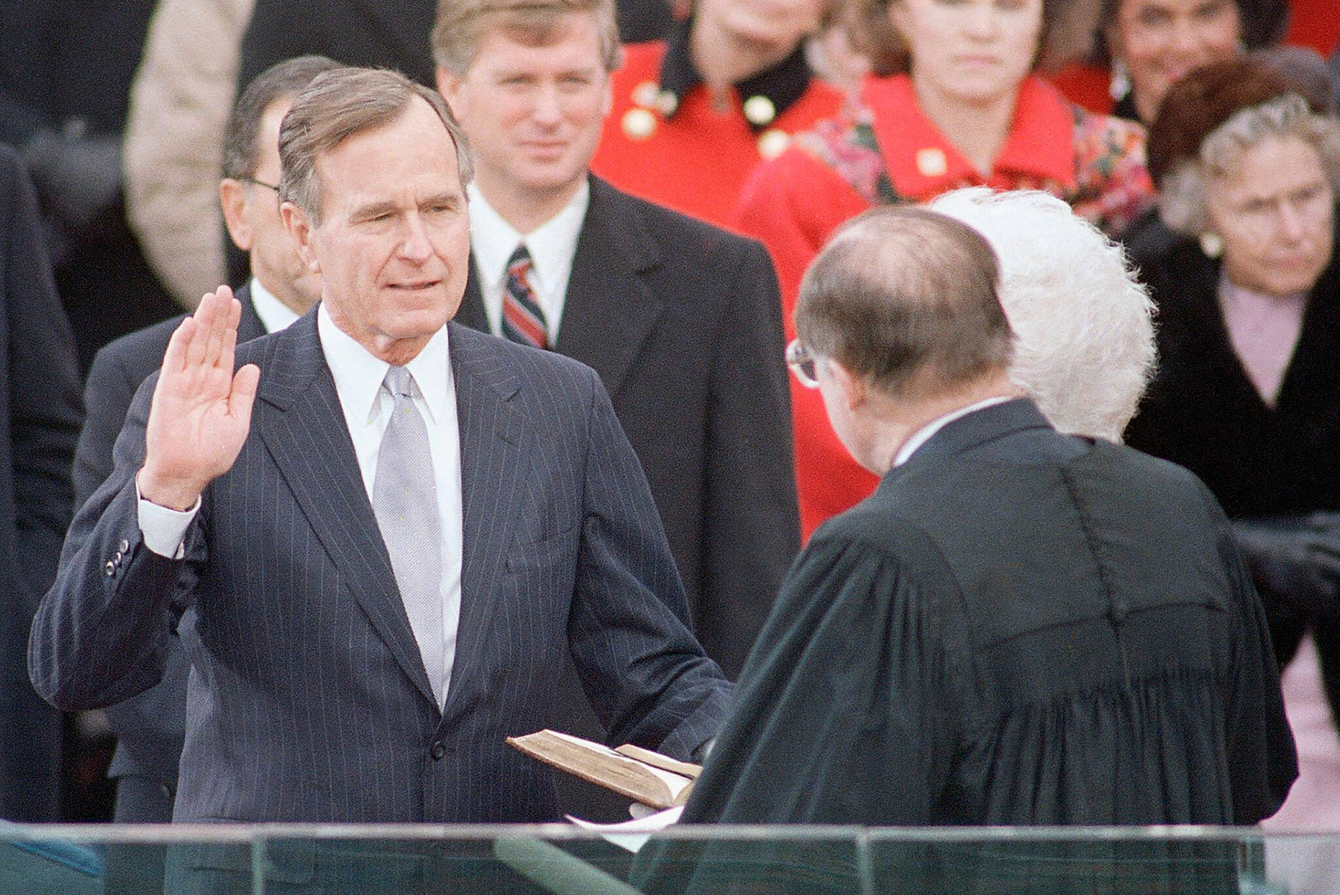 George Bush durante su toma de posesión en 1989 (Ron Edmonds/AP)
