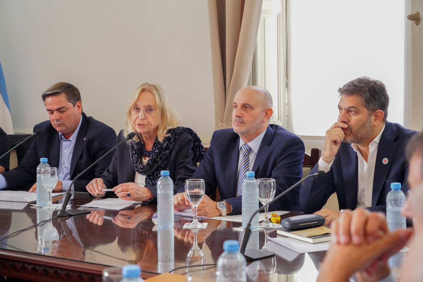 Neuquén: volcó tras una larga persecución, lo llevaron esposado a un hospital e intentó escapar nuevamente