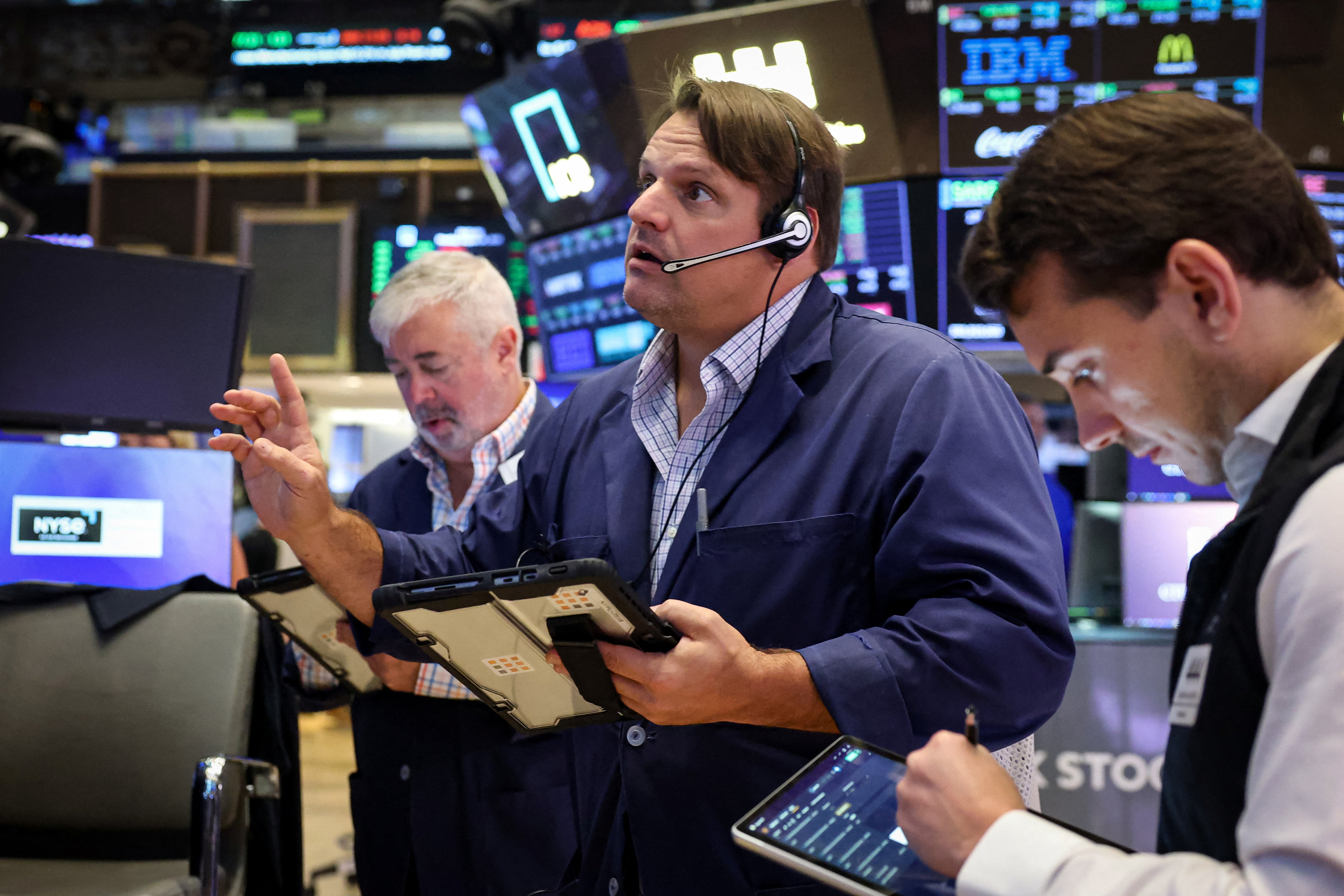 Mercados: bajan las acciones argentinas y sube el riesgo pa&iacute;s mientras Wall Street no tiene una tendencia clara